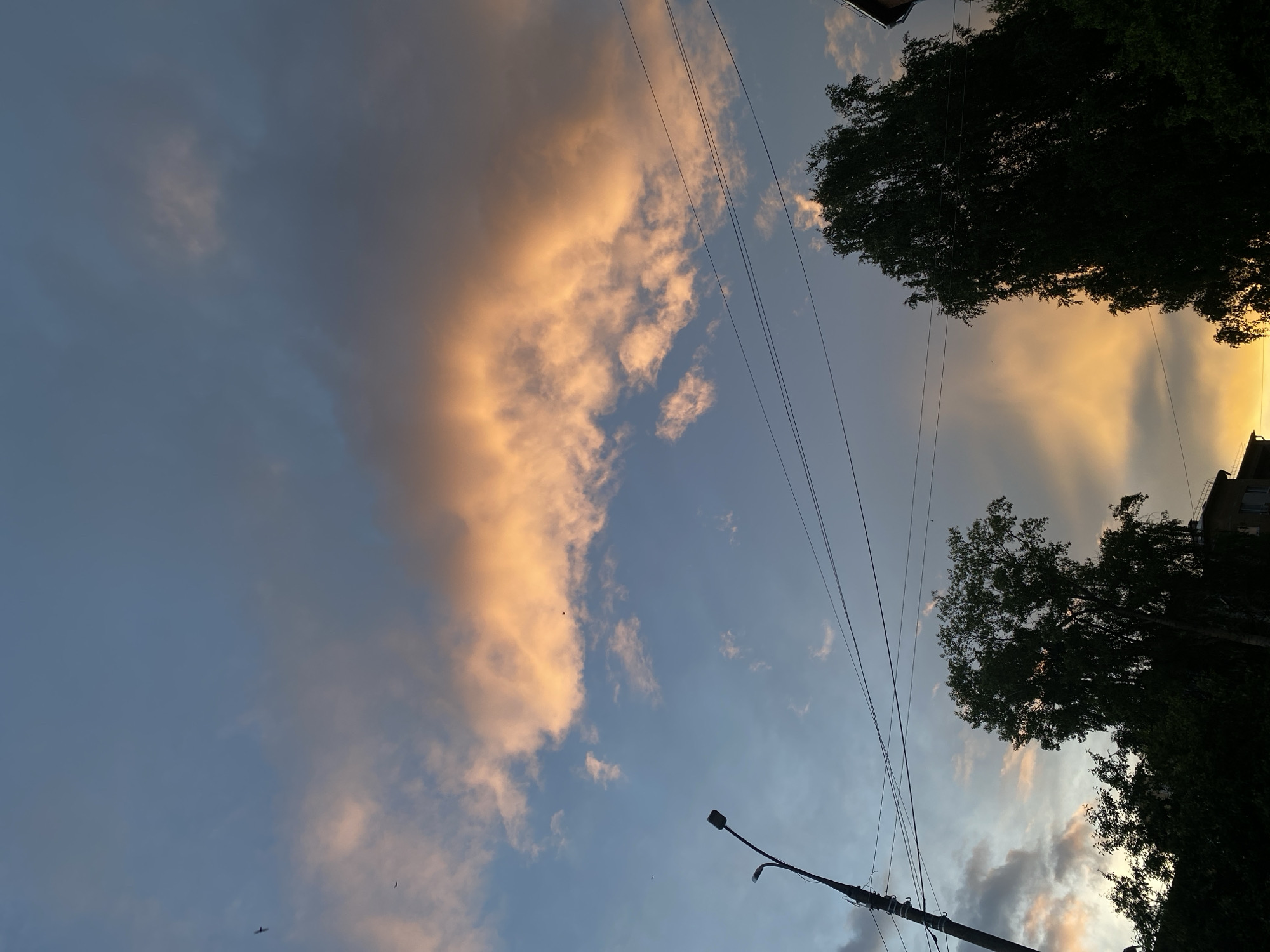 Twilight sky conditions documented across Votkinsk, Russia over eight minutes