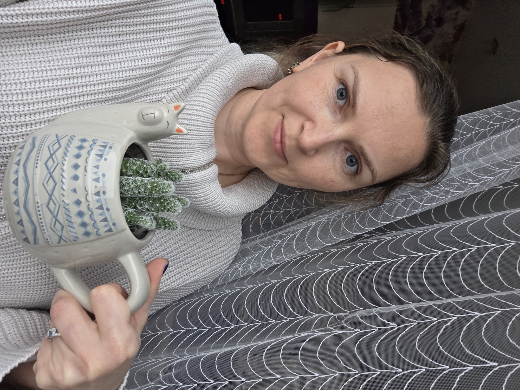 Woman photographed in indoor portraits in Chaikovsky, Russia