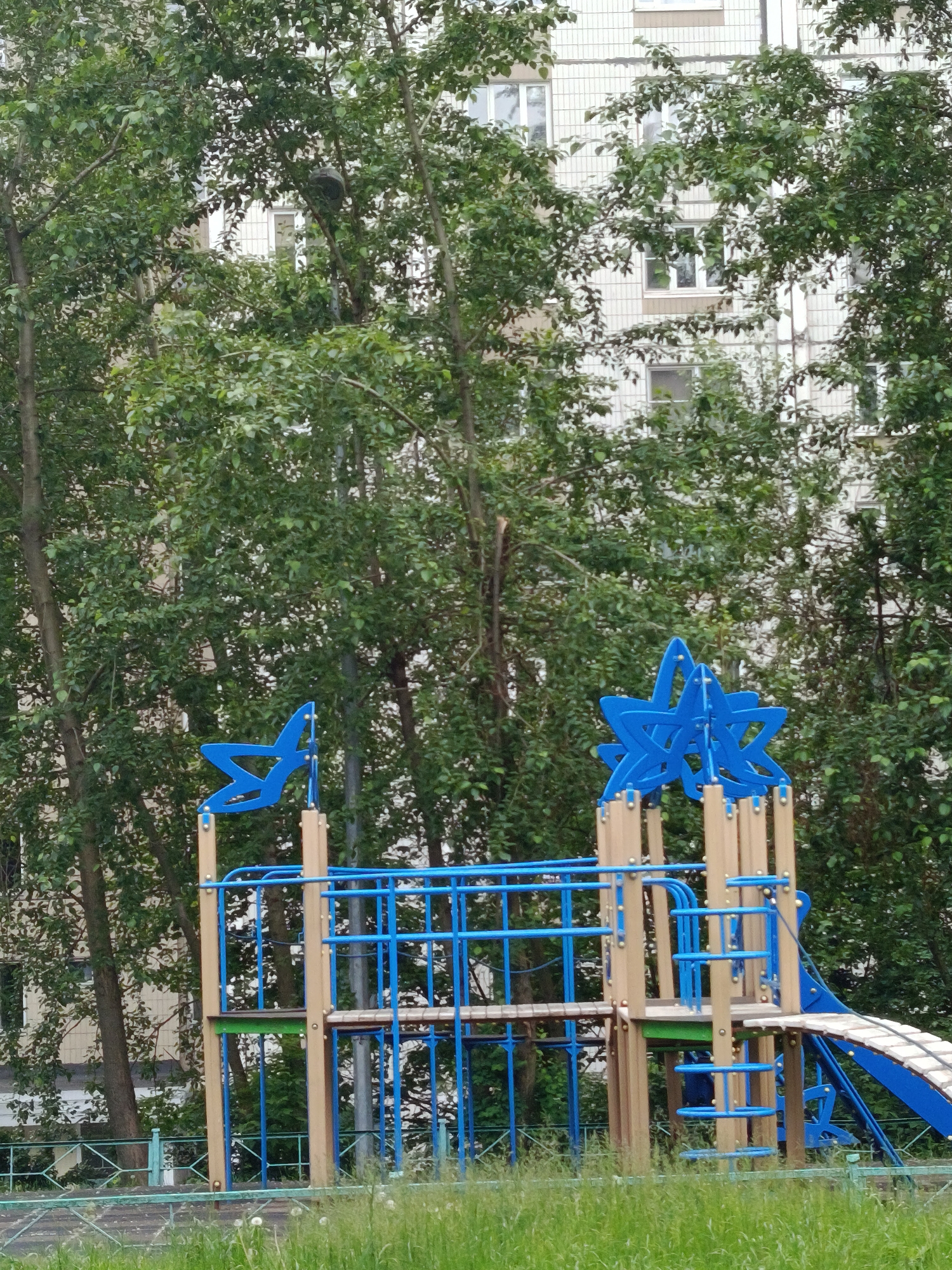 Moscow residential area documented in 18-minute memory sequence
