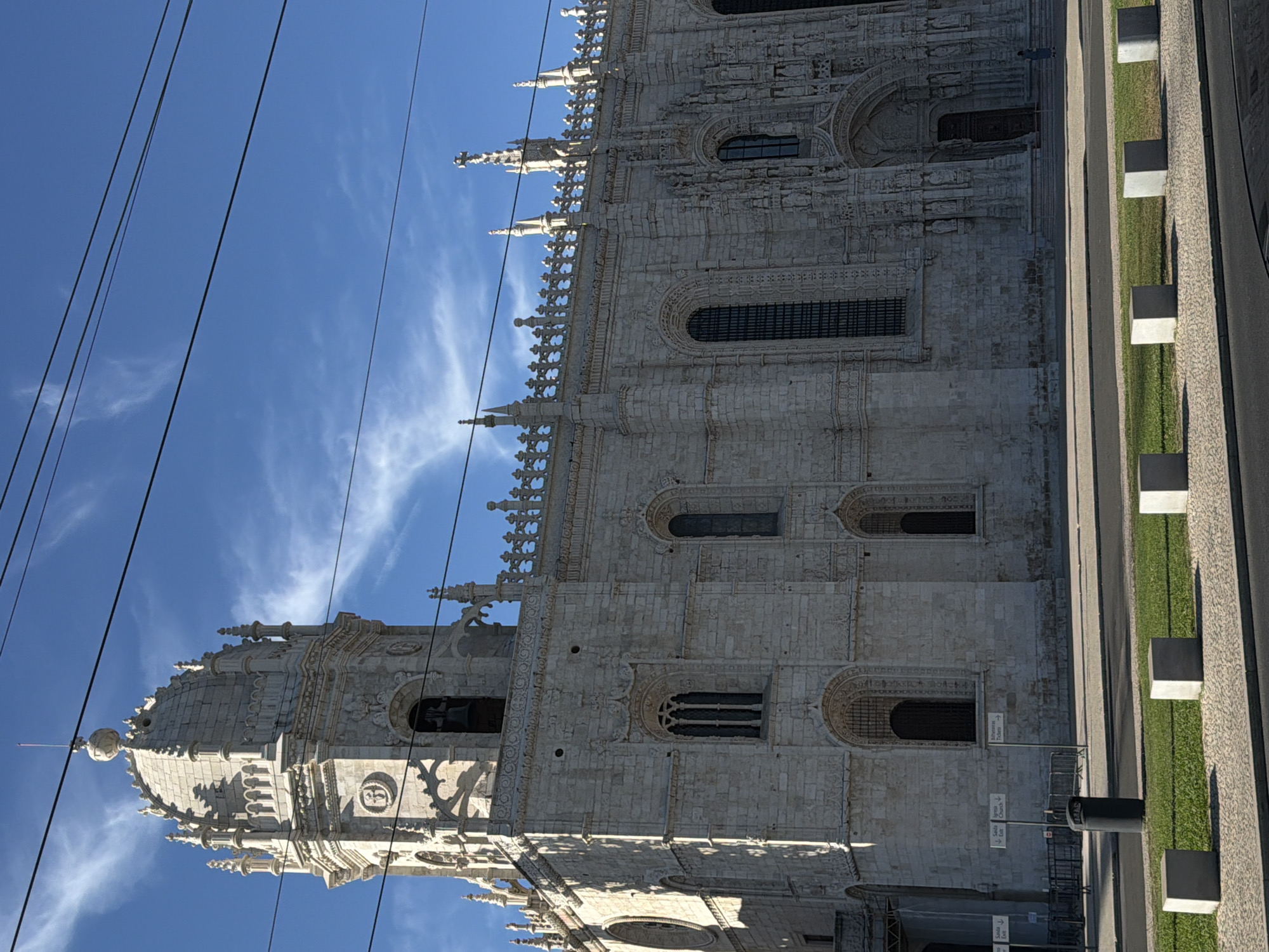 Belém's landmark duo: Jerónimos Monastery and Monument to the Discoveries