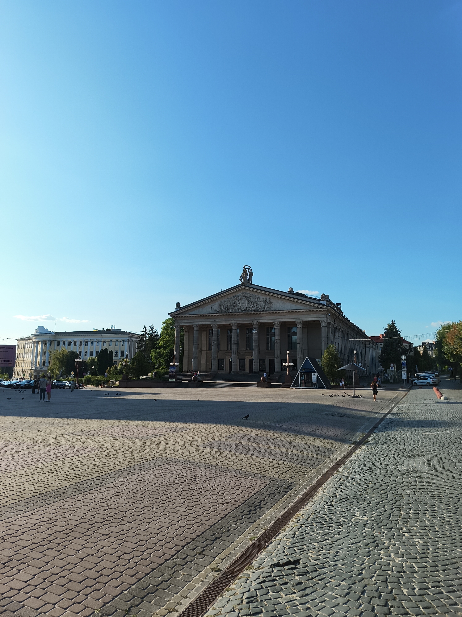 Afternoon stroll through Ternopil's civic and cultural center