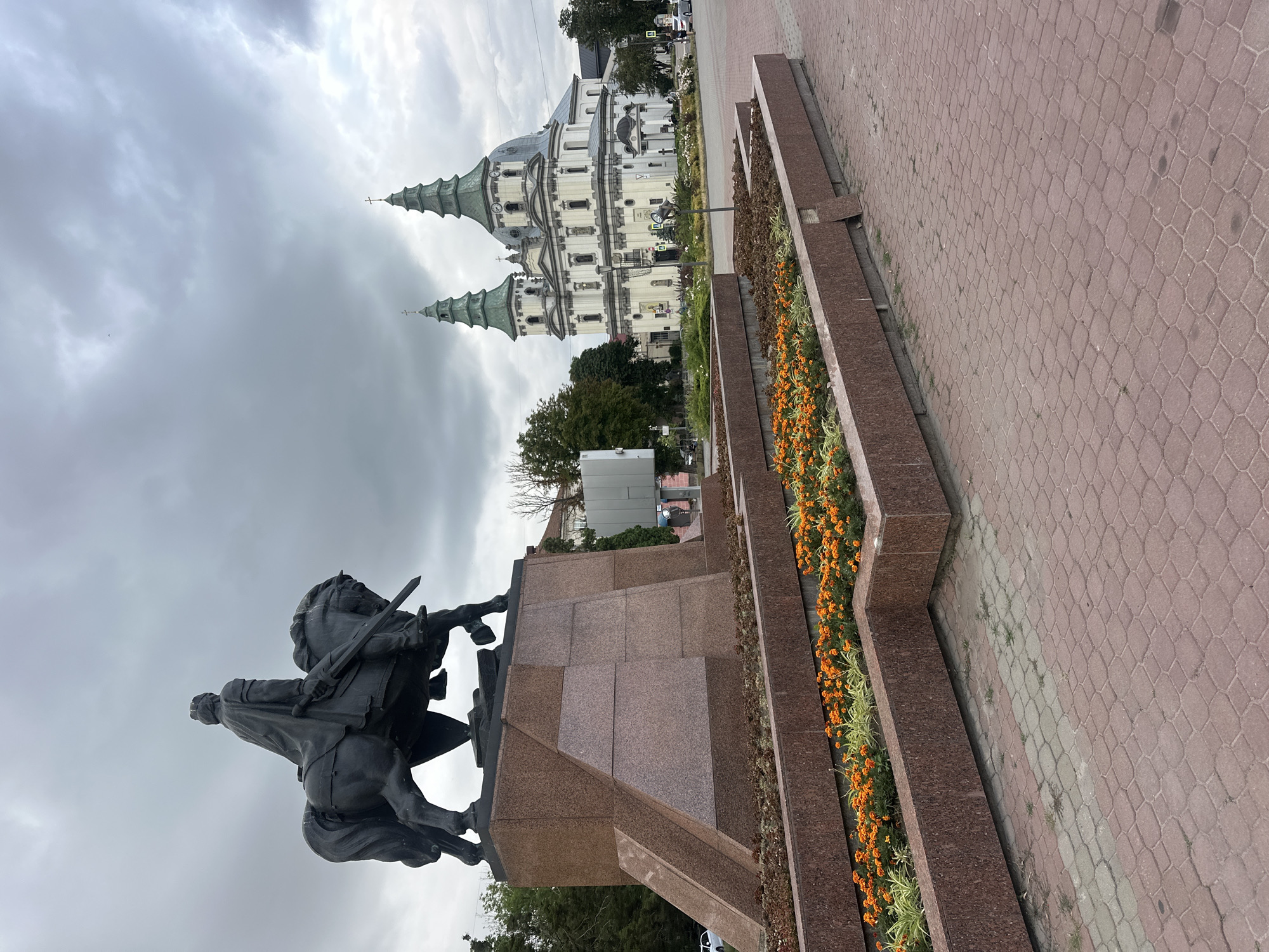 Street-level tour of Ternopil's city center landmarks and infrastructure