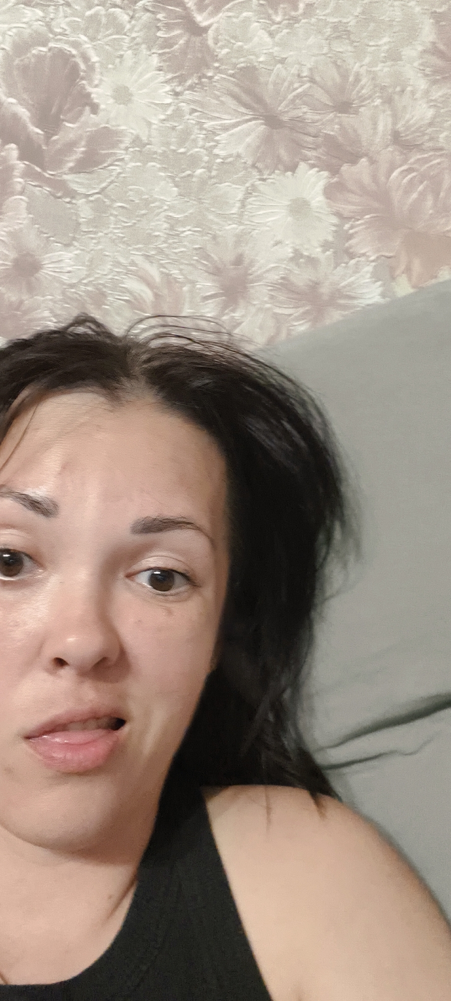 Evening snacks and selfies documented in Cherepovets, Russia