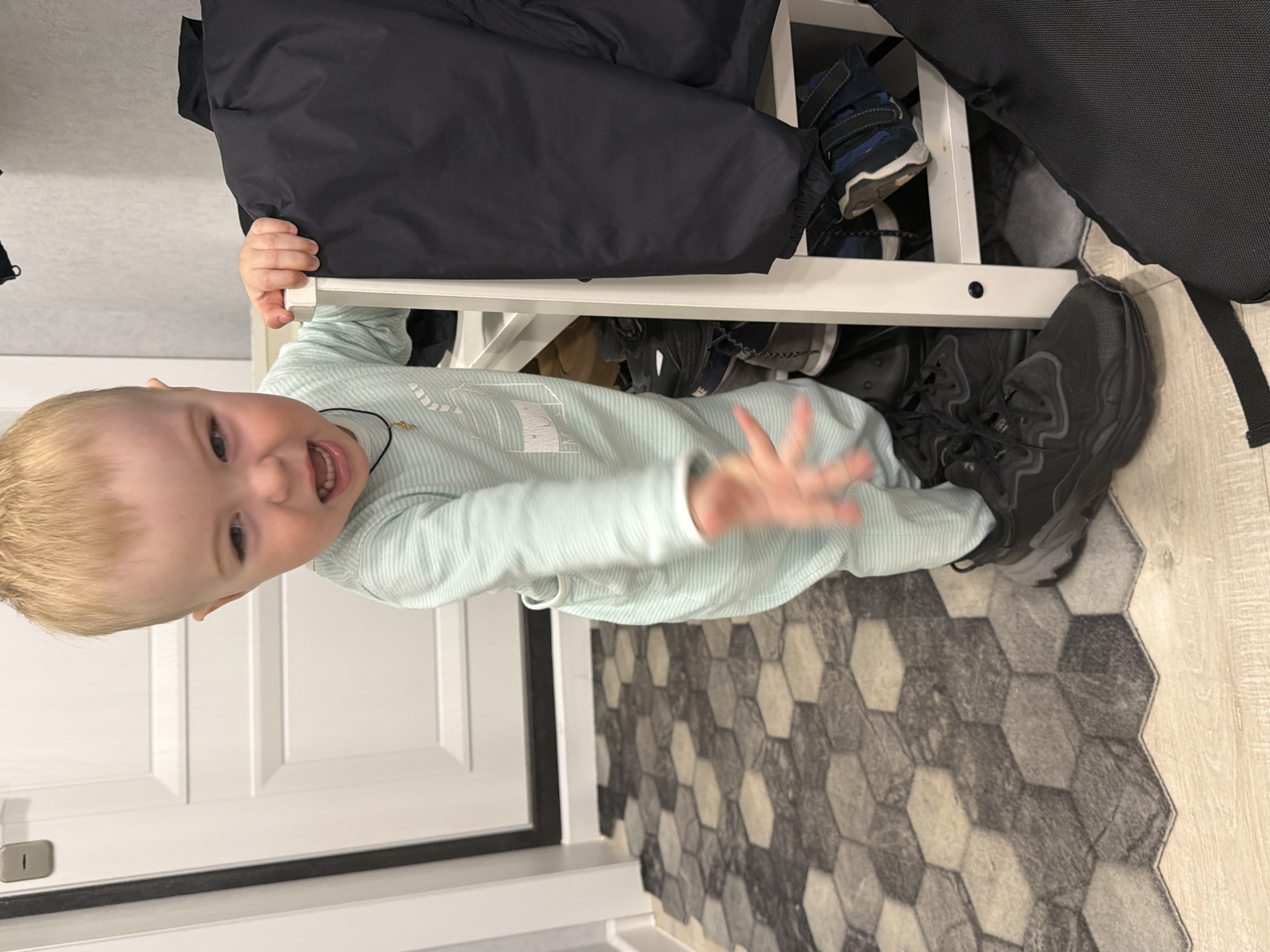 Toddler's morning routine captured in Votkinsk home