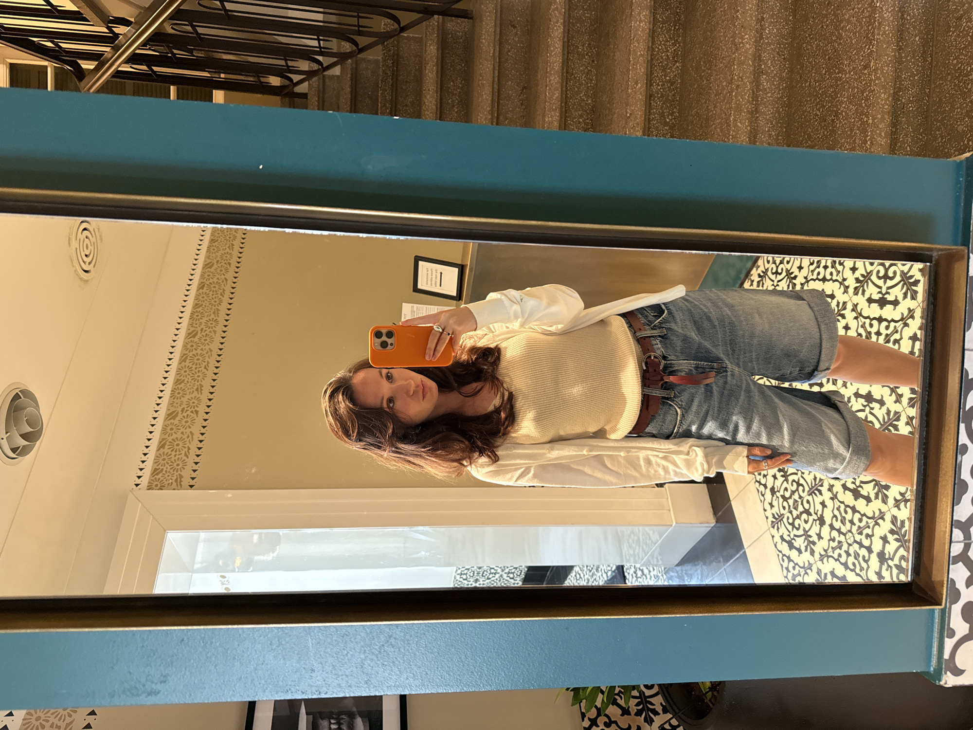 Moving day in Tel Aviv: mattress, iced coffee, mirror selfie