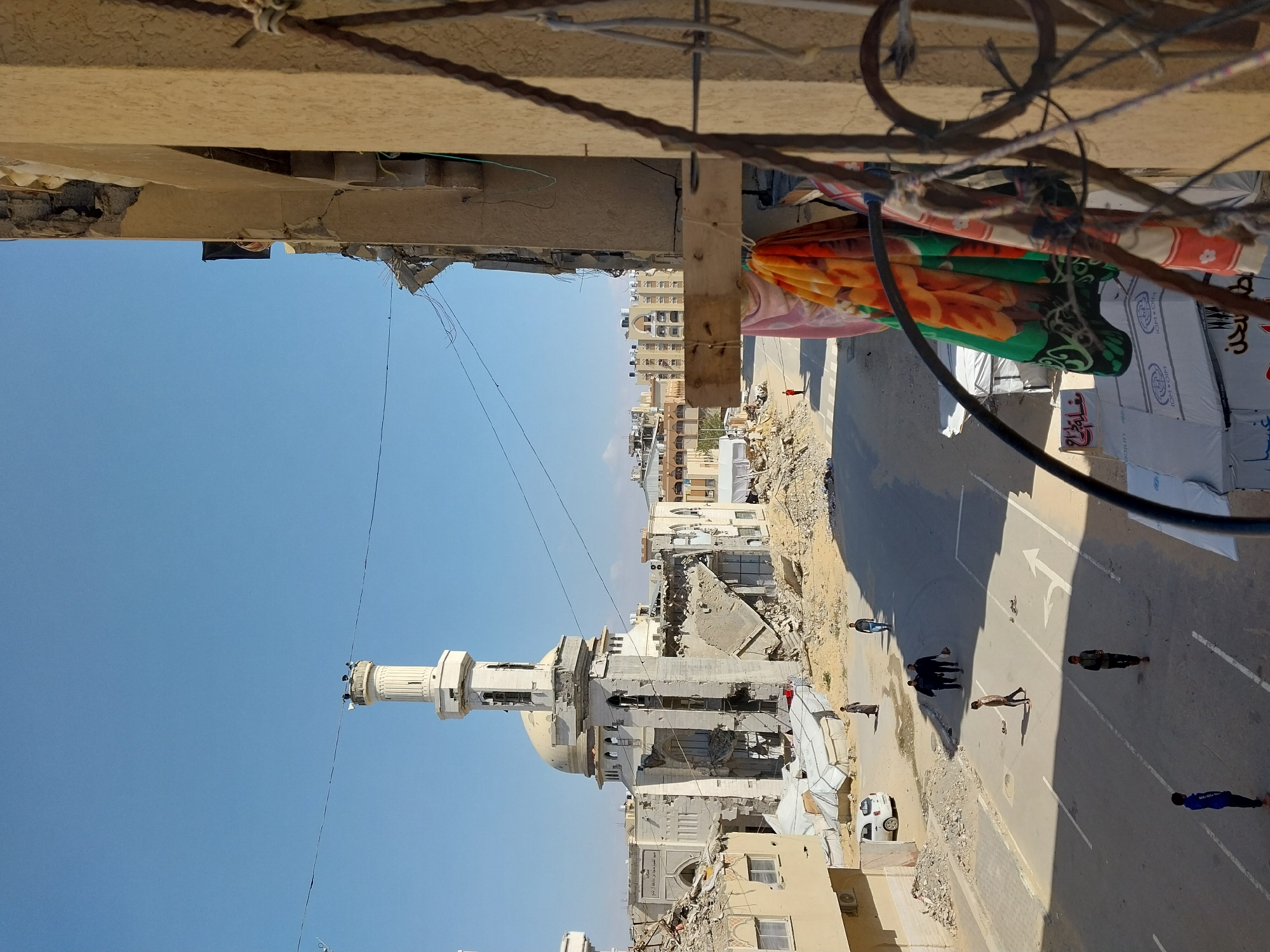 Witnesses document widespread building damage, mosque destruction in Khan Yunis