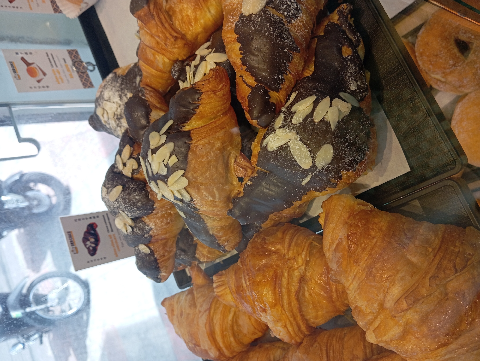 Browsing bakeries, seafood shops, and souvenirs in Nha Trang