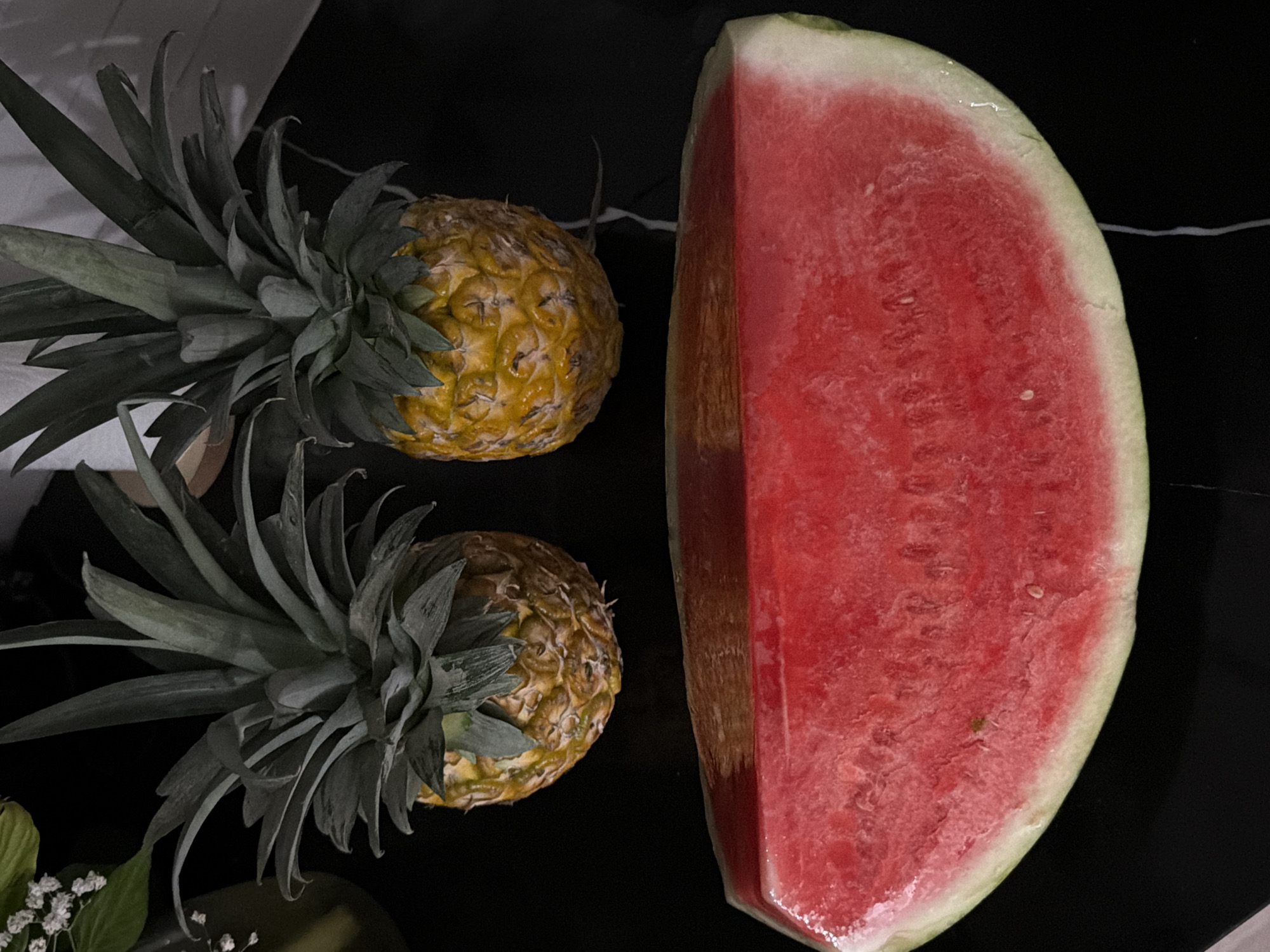 Mirror selfies and fruit in Ramat Gan on a June evening