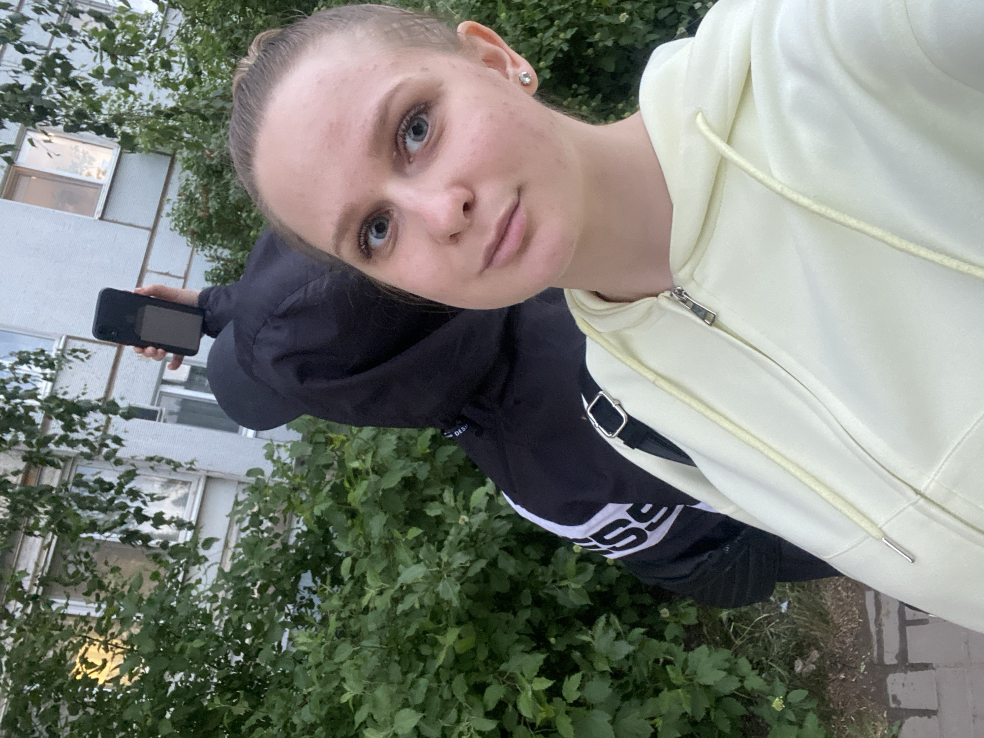 Casual photography session documents spring afternoon in Chaikovsky, Russia