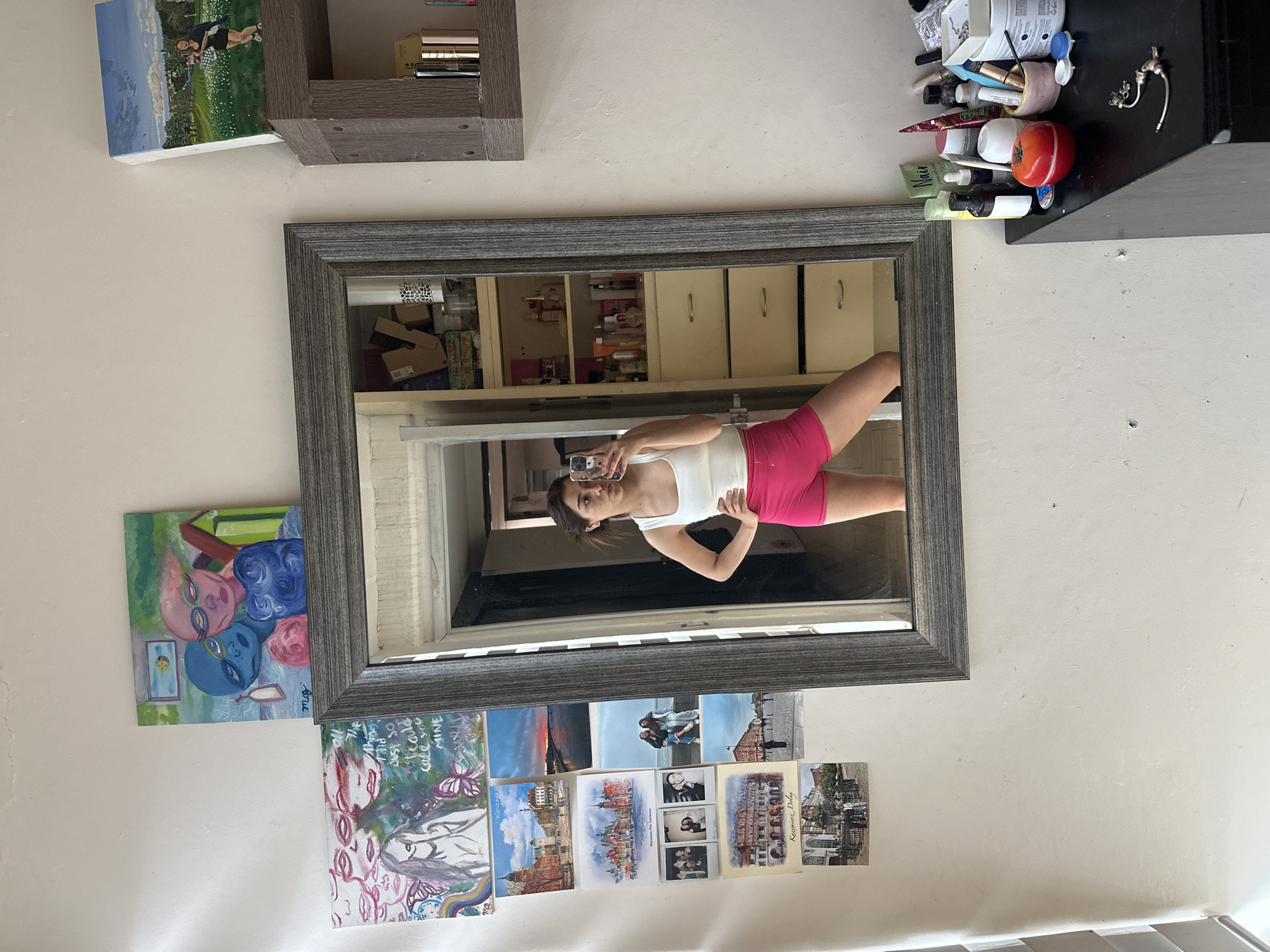 Mirror selfies and portrait session in Puebla room