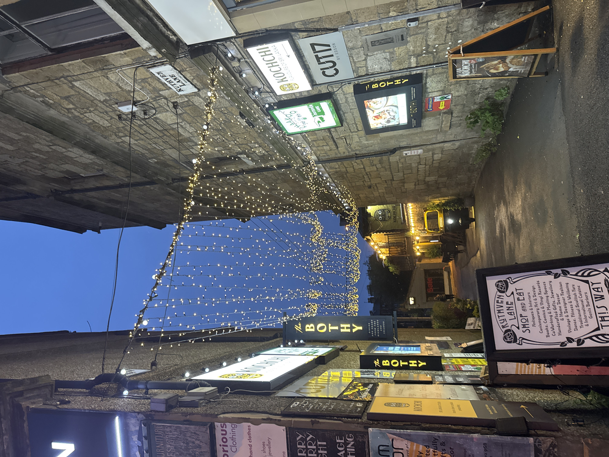 Dusk in Glasgow's West End: lanes, wet streets, and pints