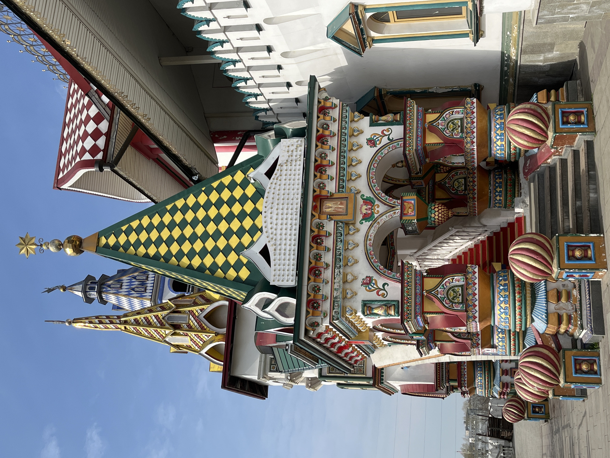 Tourist documents Moscow's traditional architecture in morning walkthrough