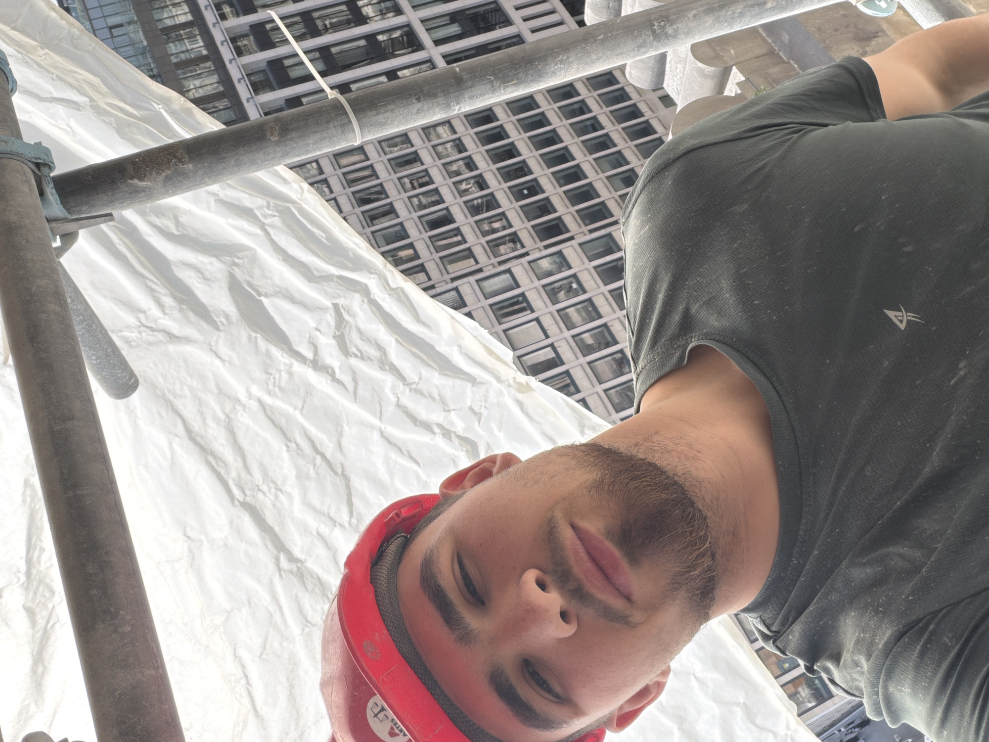 Construction work continues as demonstration draws crowds in Brussels
