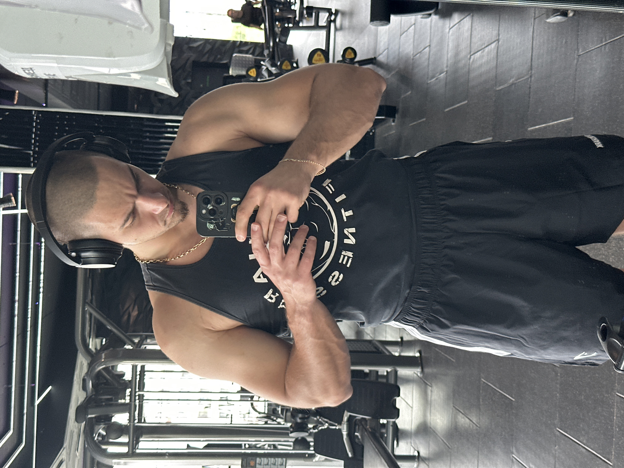 Man takes gym selfie in Sofia fitness center