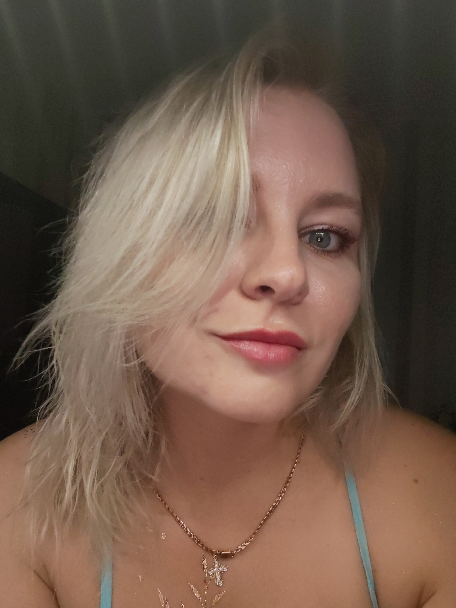 Indoor selfie session in Izhevsk, multiple looks and angles