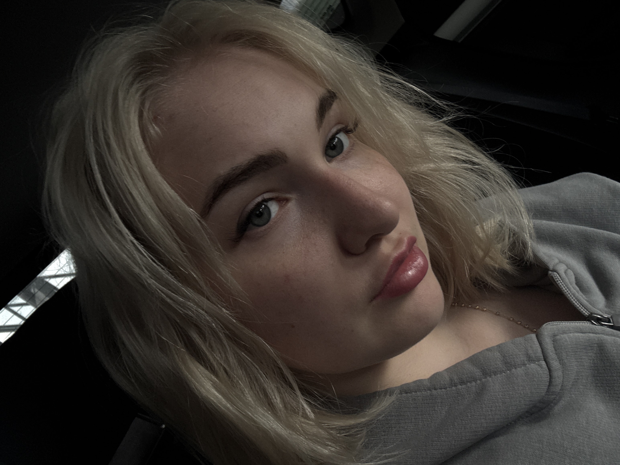 Casual car moments and selfies in Khimki on a July morning