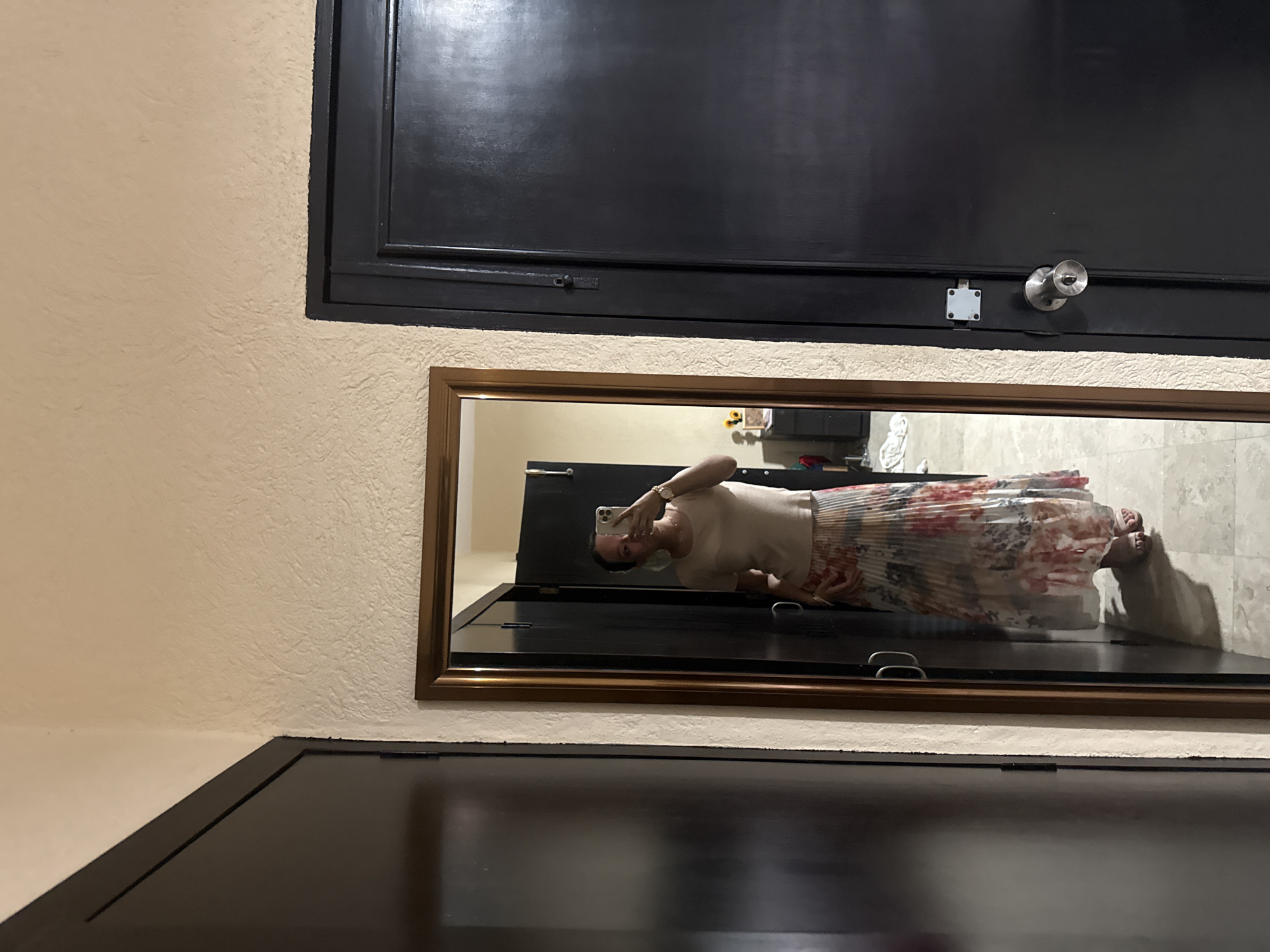 Mirror selfie taken in Acapulco room early morning