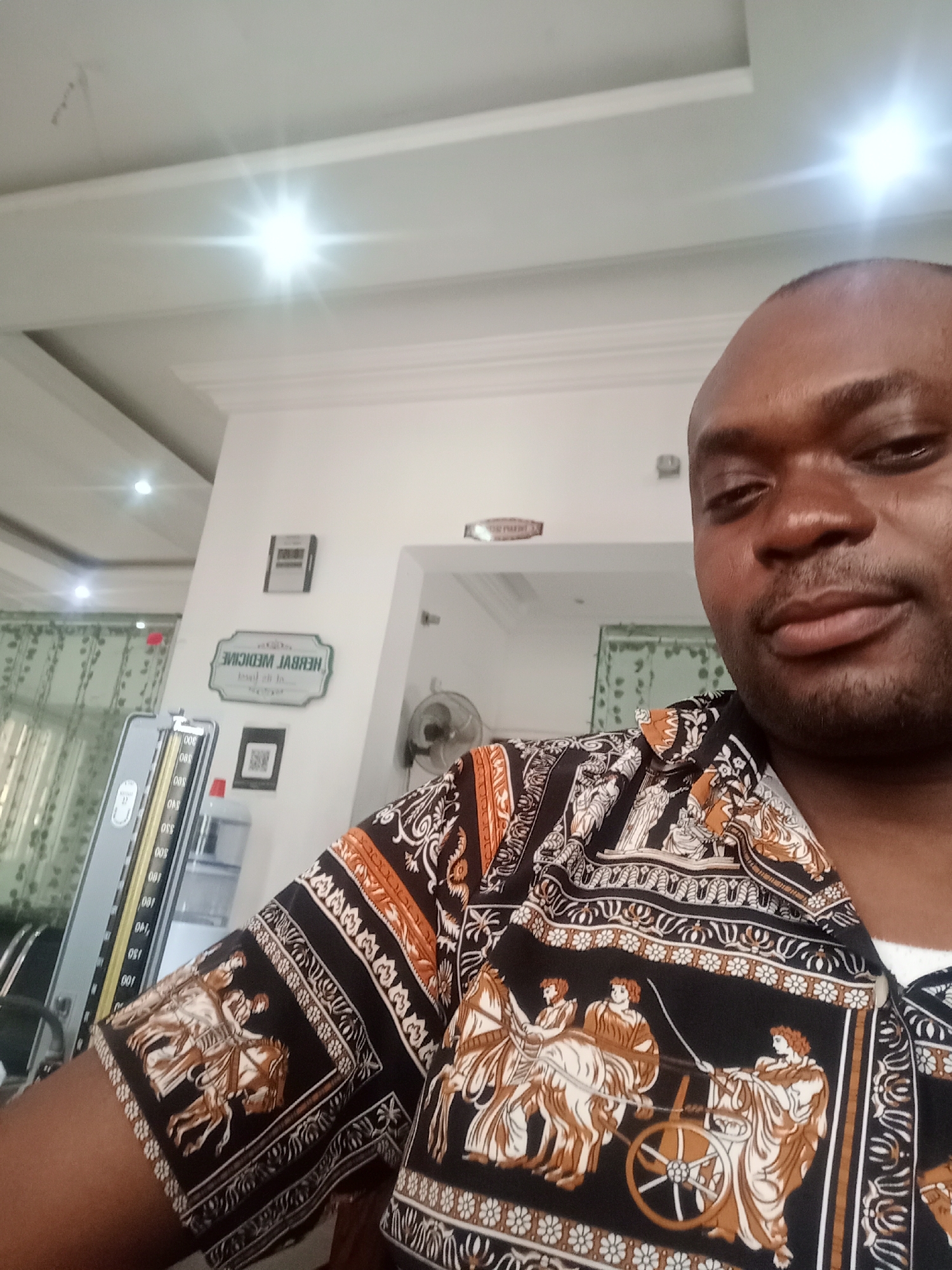 Man documents routine medical checkup with selfies in Nigeria