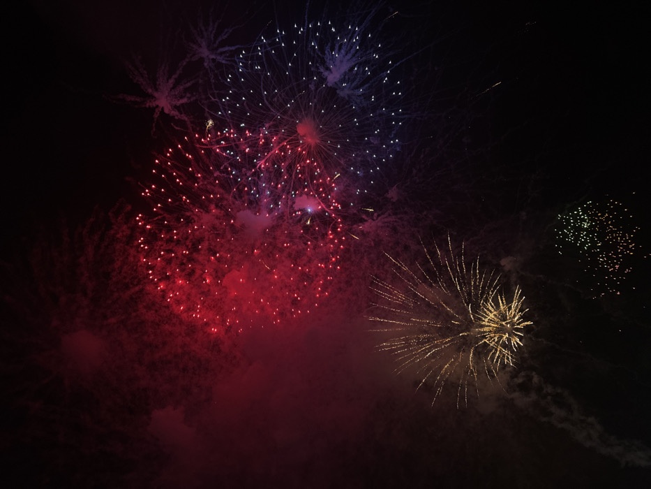 Colorful fireworks display lights up Da Nang evening sky