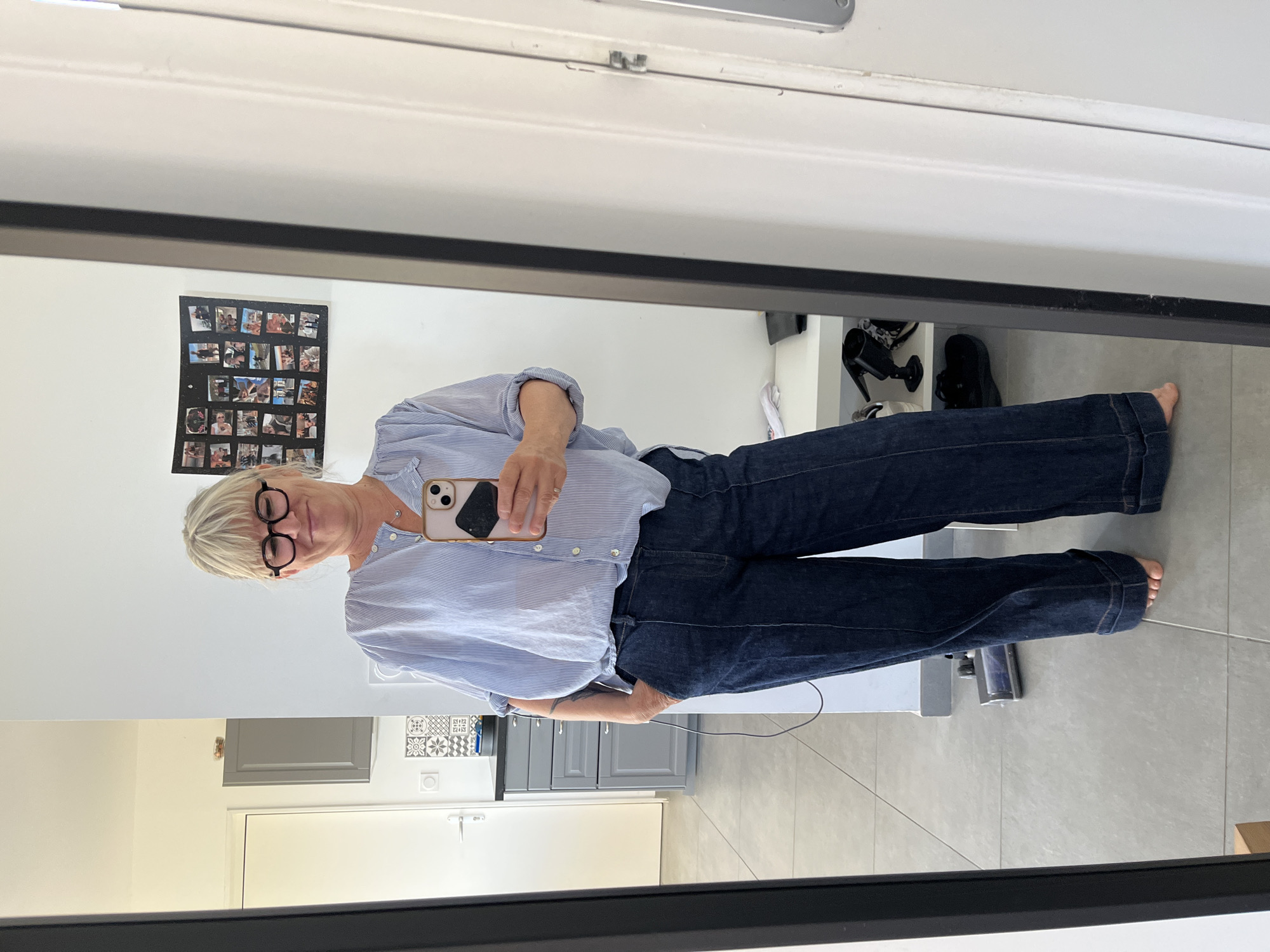 Woman takes mirror selfie, #OODT post in Chambœuf