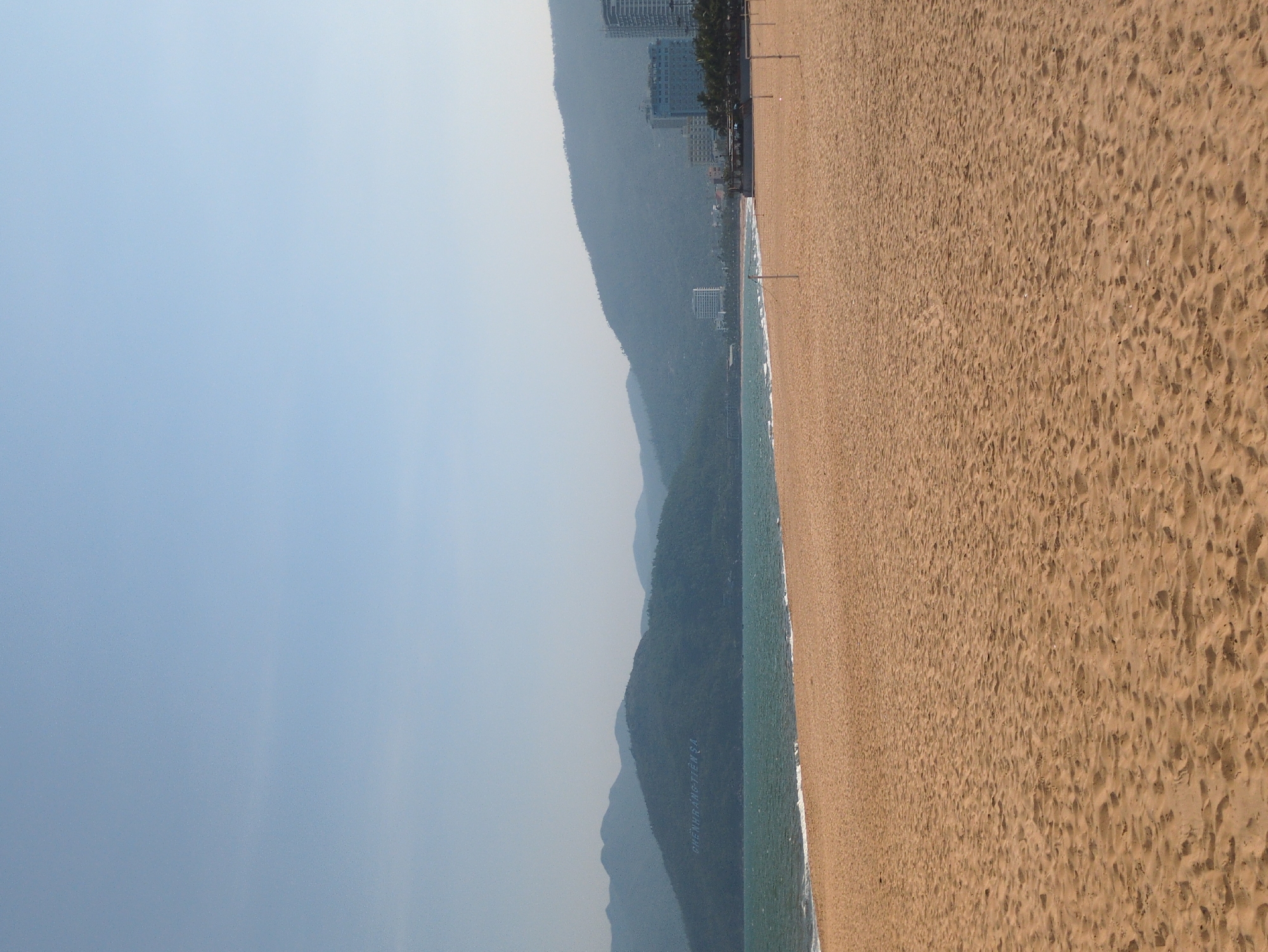 Morning beach and park scenes documented in Quy Nhon