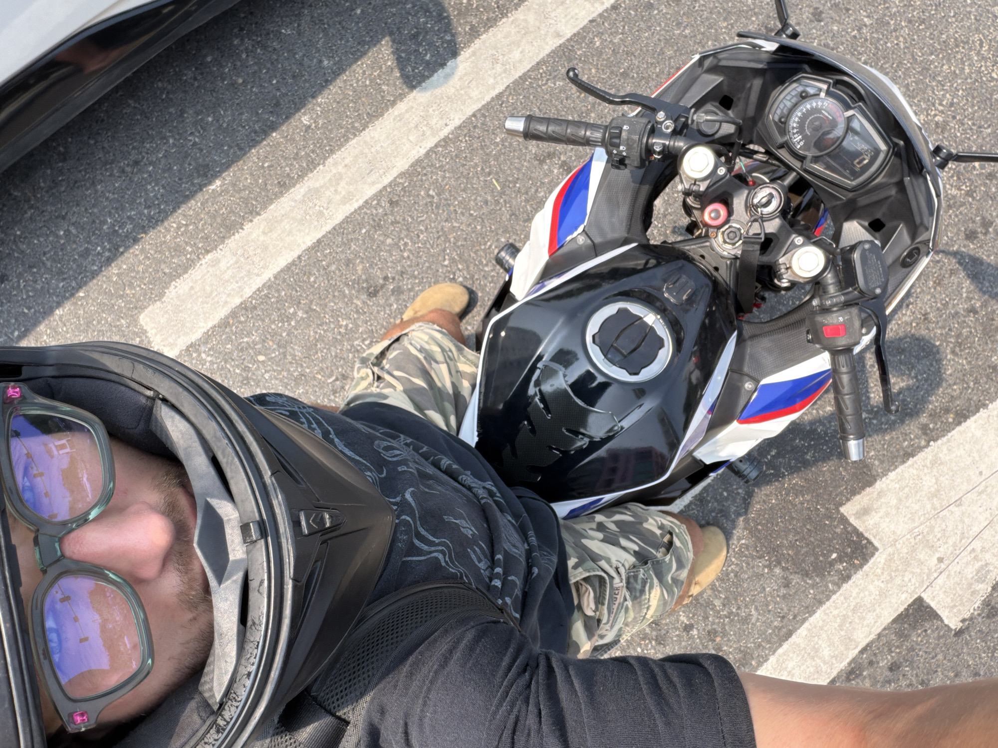 Helmeted motorcyclist spotted on marked pavement in Đà Nẵng