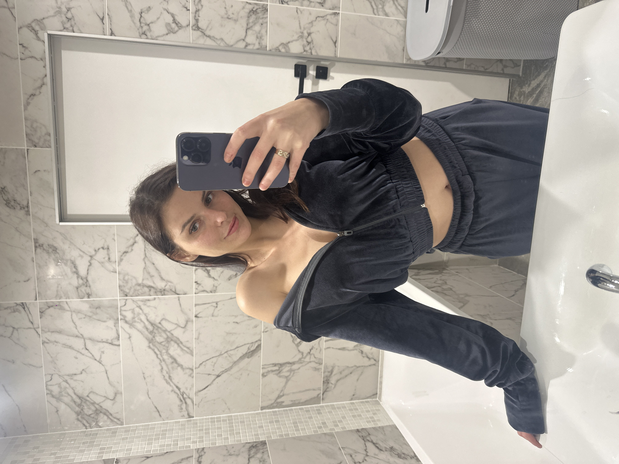 Home and gym selfies with a giant teddy bear, Novoselye