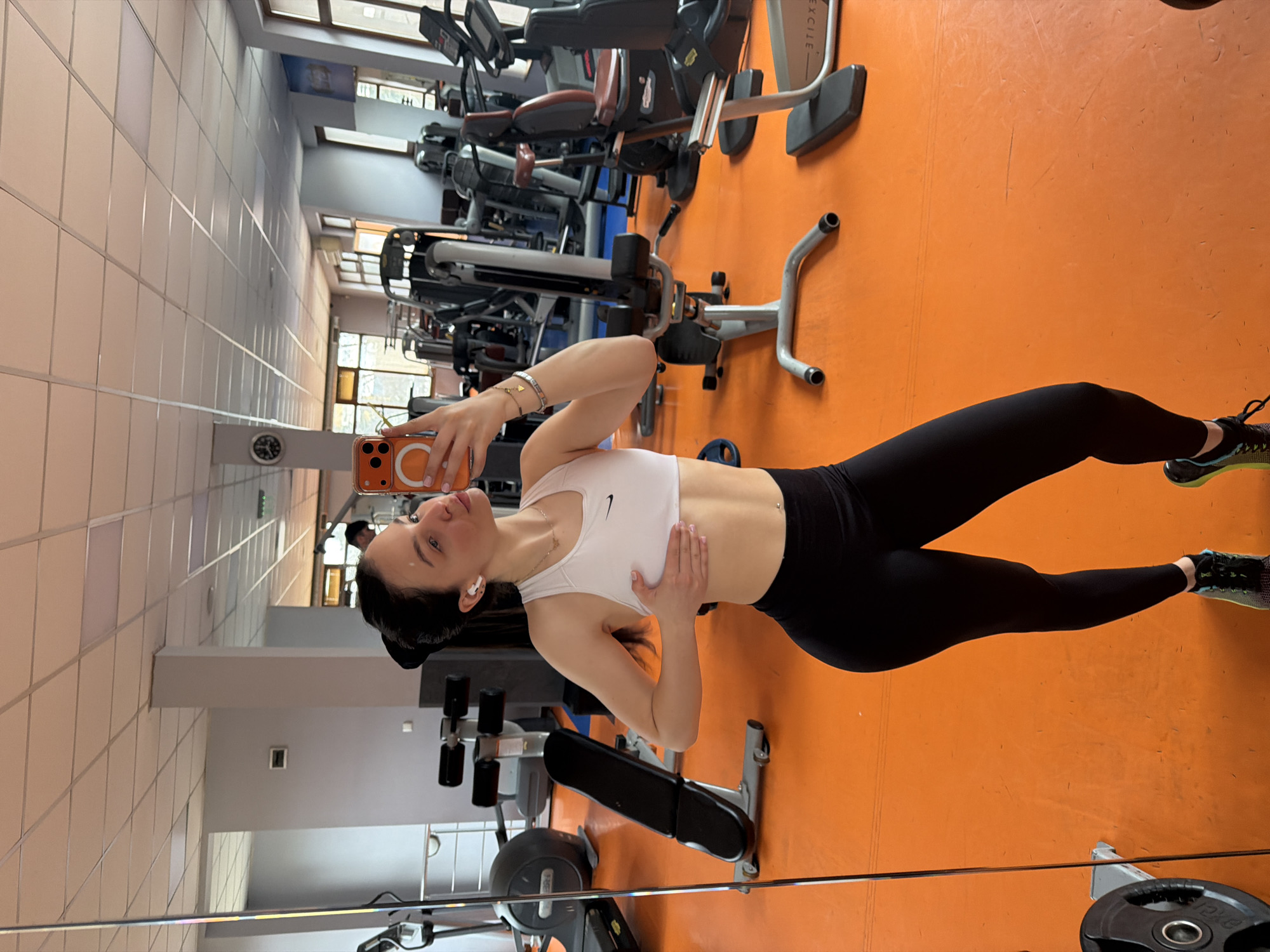 Woman documents workout session with mirror selfies at Bulgarian gym