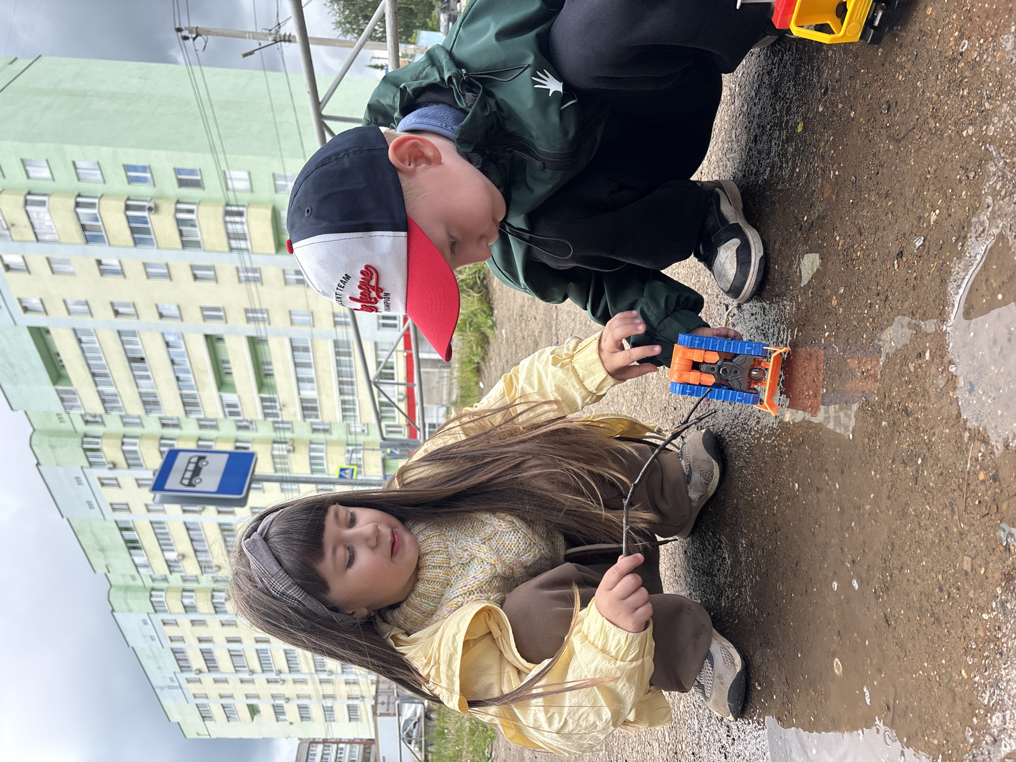 Morning life captured in Chaikovsky: children play, residents share food