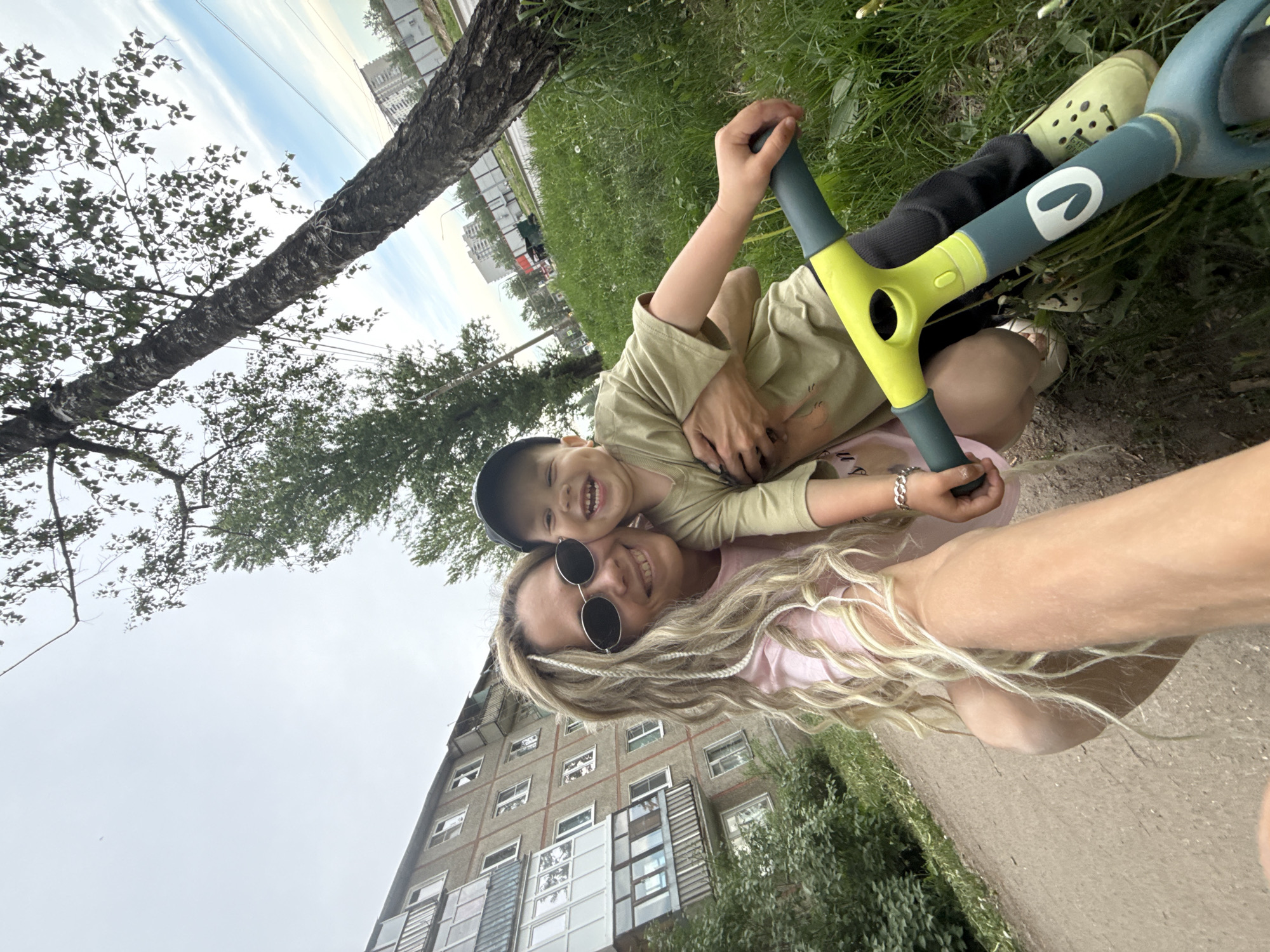 Woman documents afternoon outing across Rusanovo, Russia locations