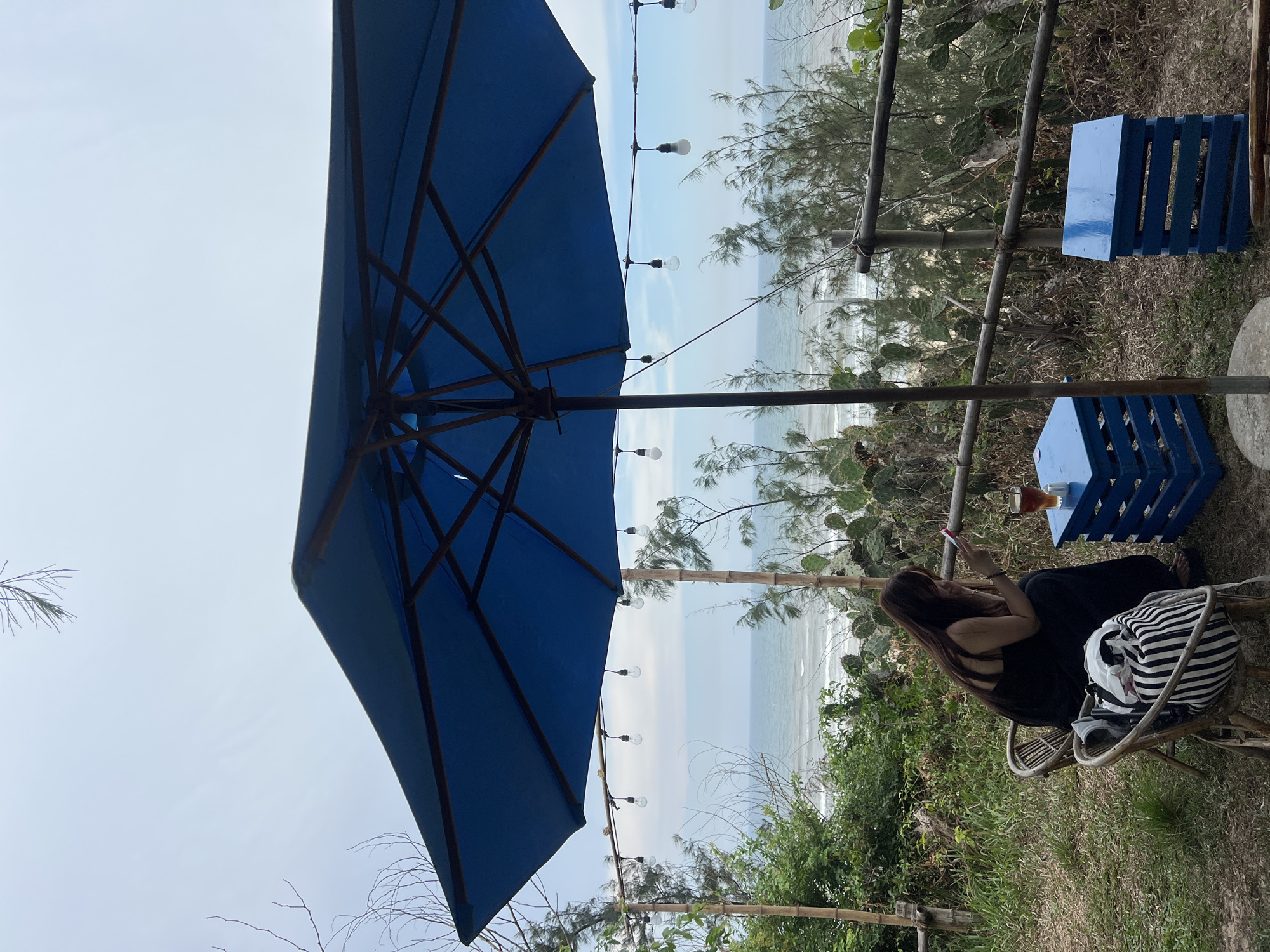 Morning scenes captured across Đà Nẵng beaches and streets