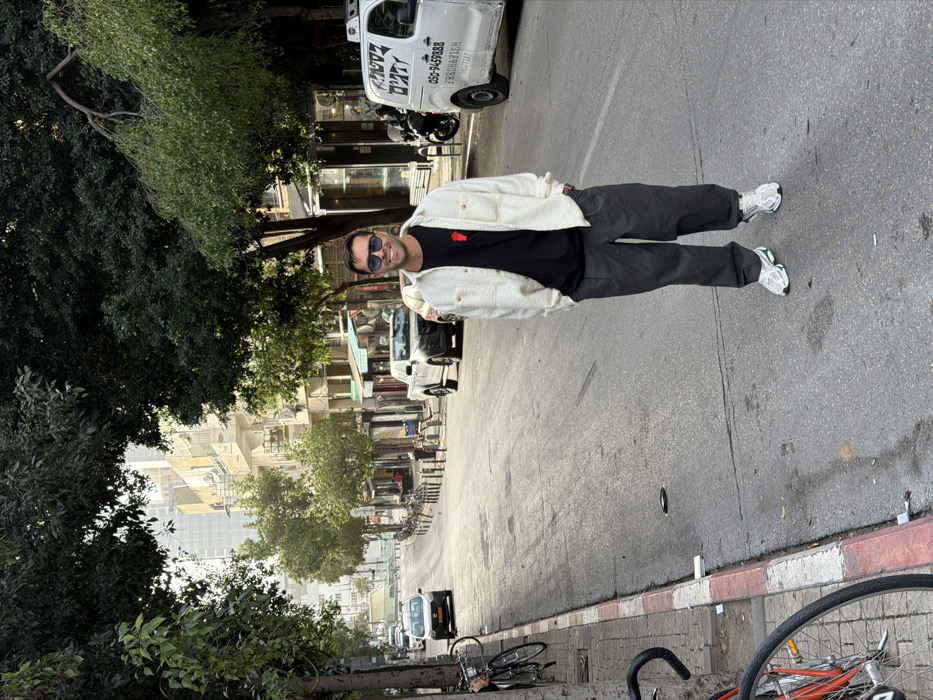 Ordinary Monday afternoon moments captured across Tel Aviv streets