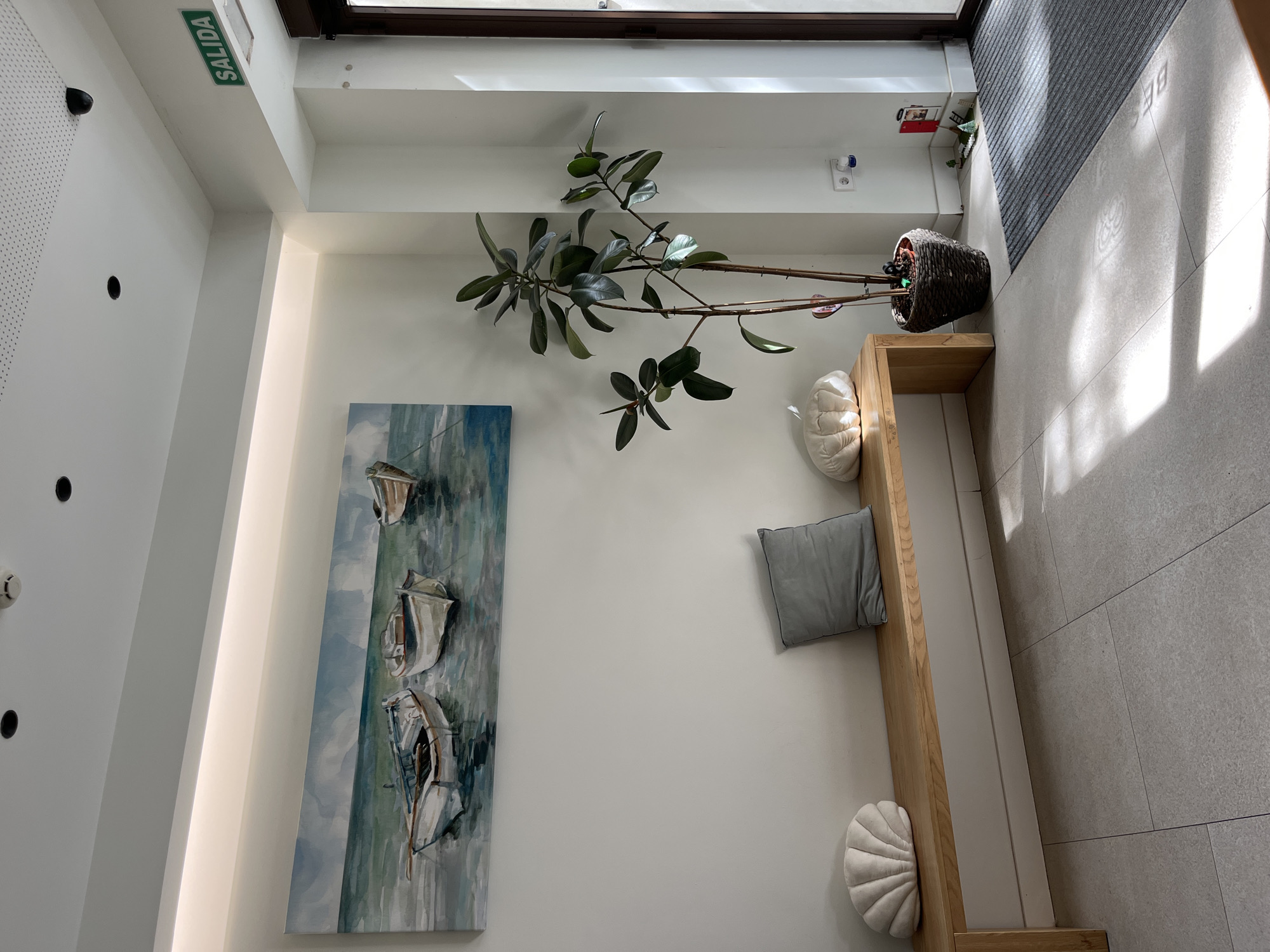 Interior waiting area with minimalist design captured in València