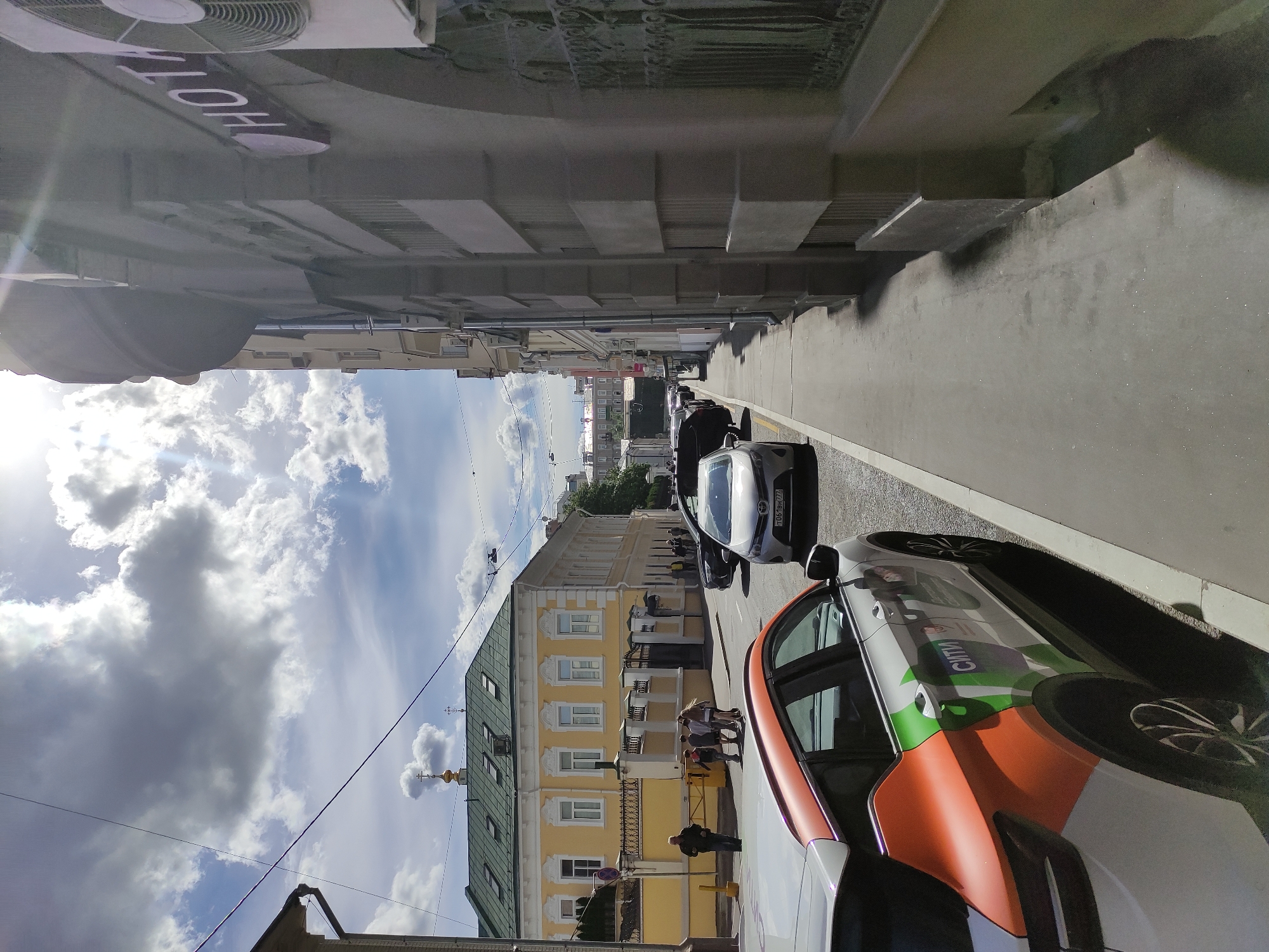 Russian city streets documented during brief afternoon observation period