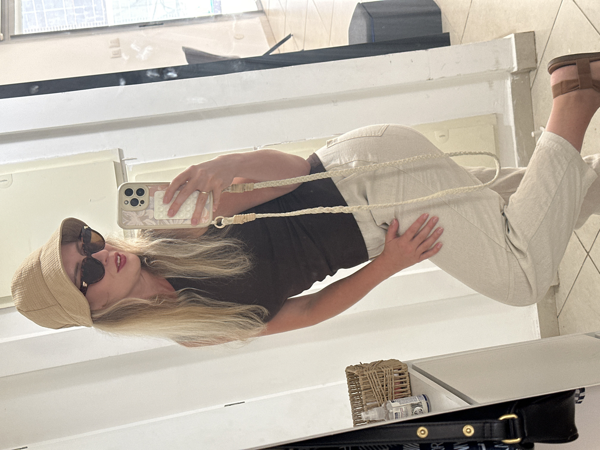 OOTD mirror selfie session in Petah Tikva