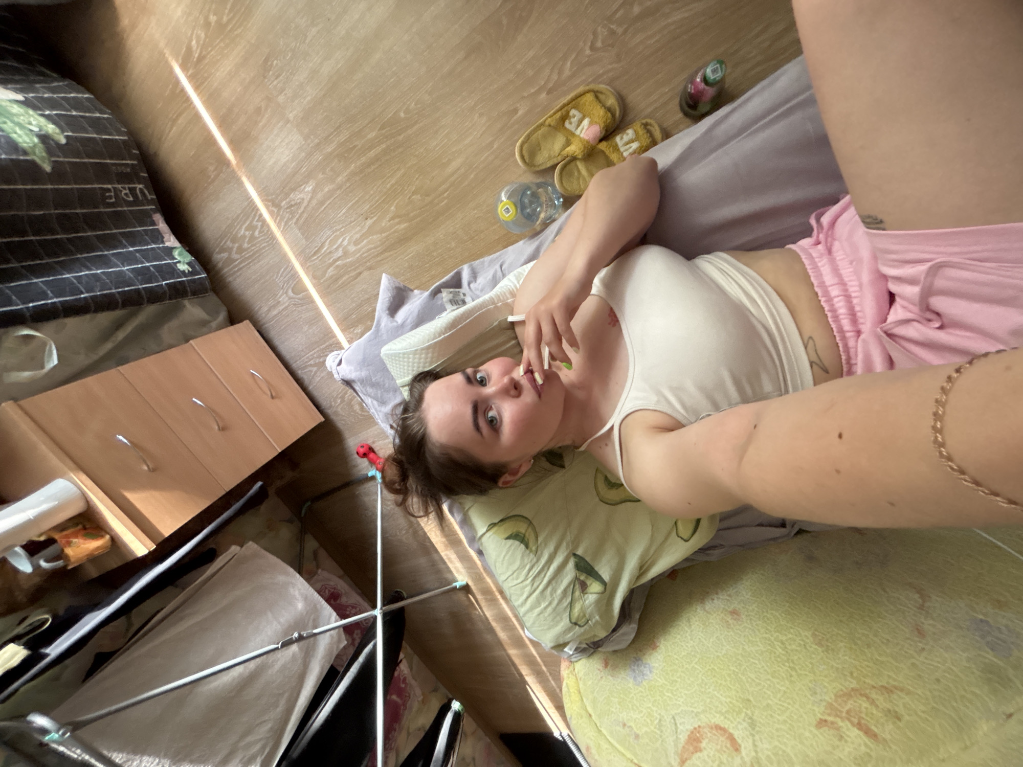 Quiet afternoon moments documented in Izhevsk homes with pets