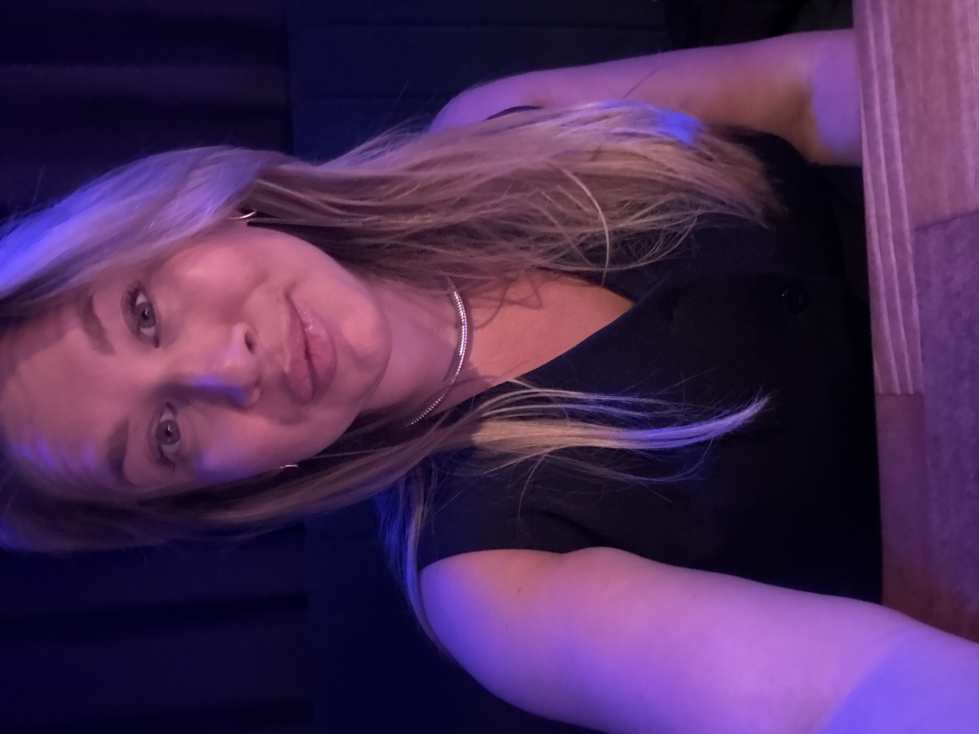 Woman documents evening out at Veliky Novgorod bar
