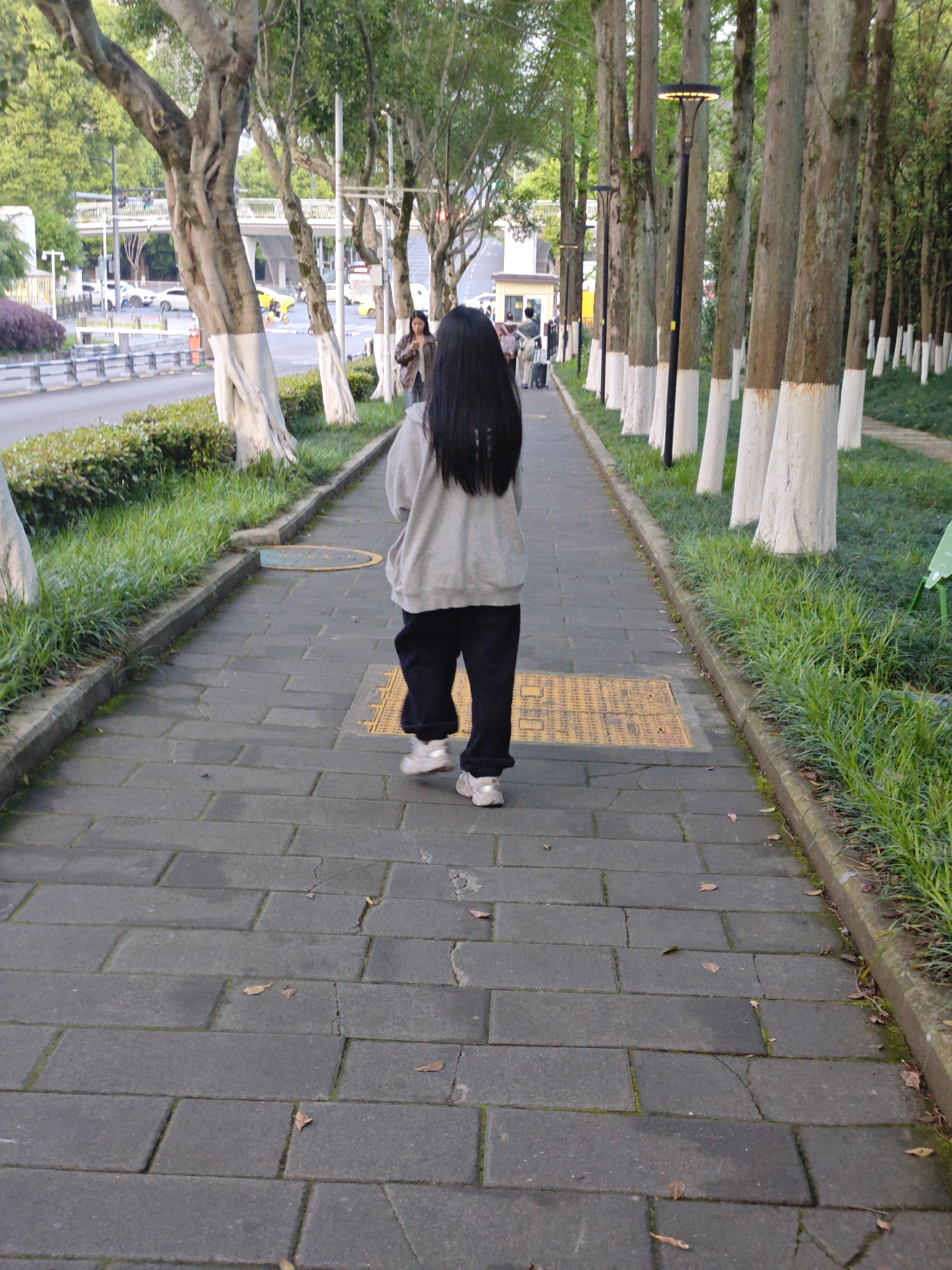 Morning street life documented in Chongqing High-tech Zone