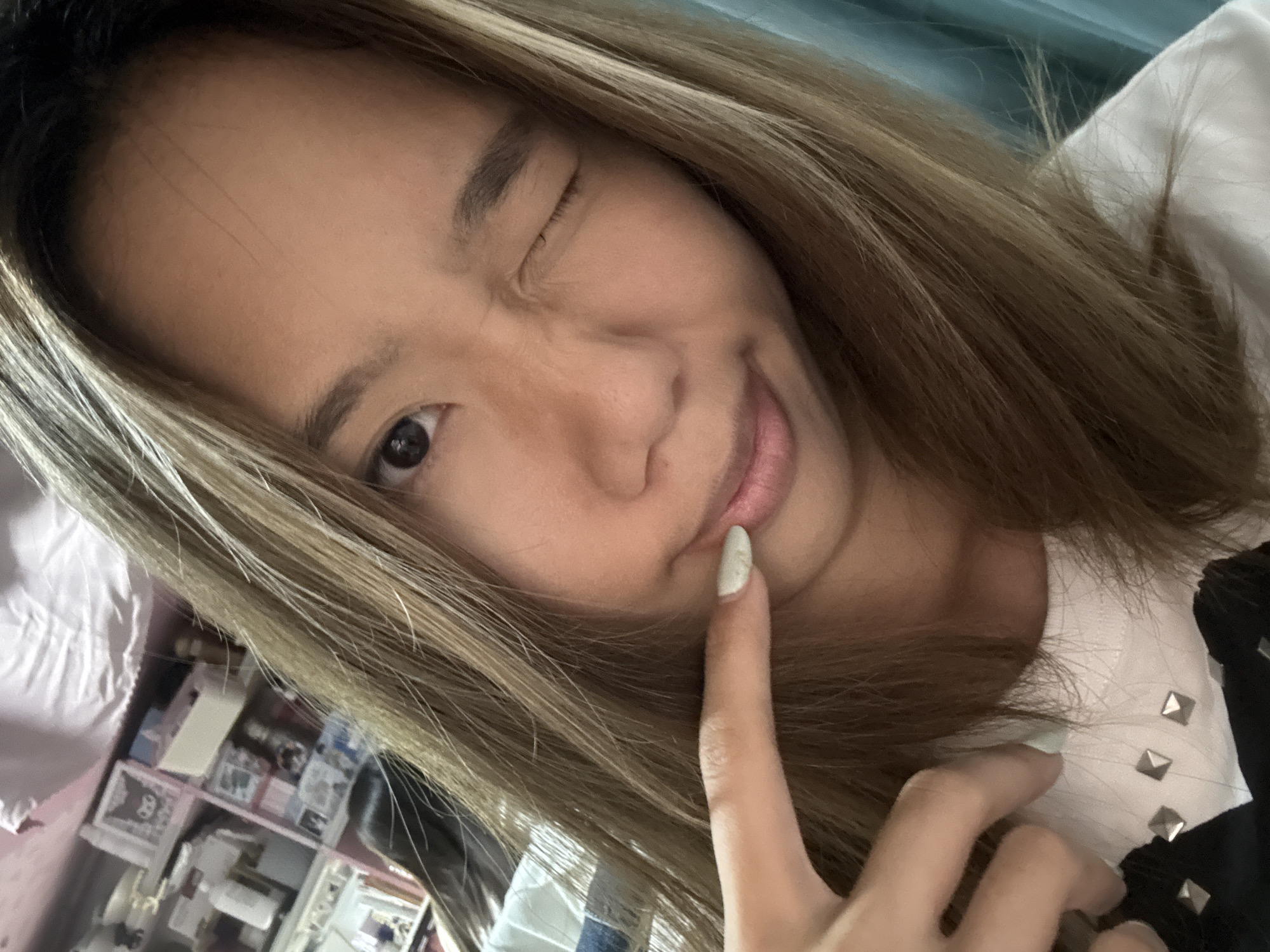 Woman takes playful selfies in Nan'an District