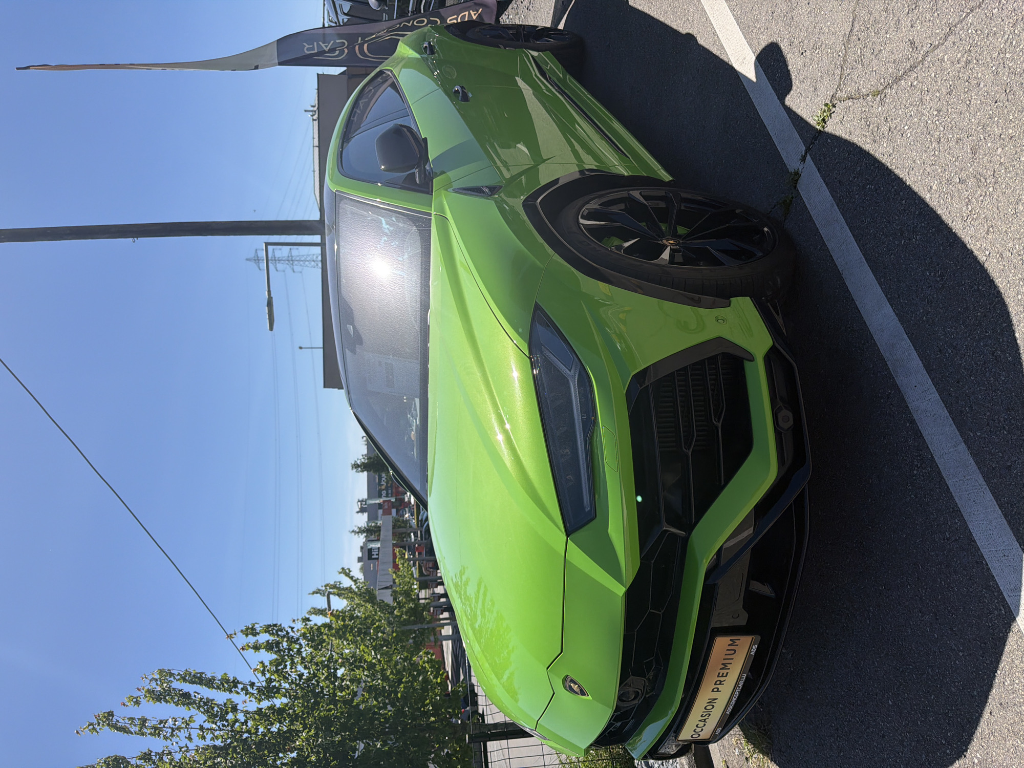 Luxury car meetup in Mondercange with service worker