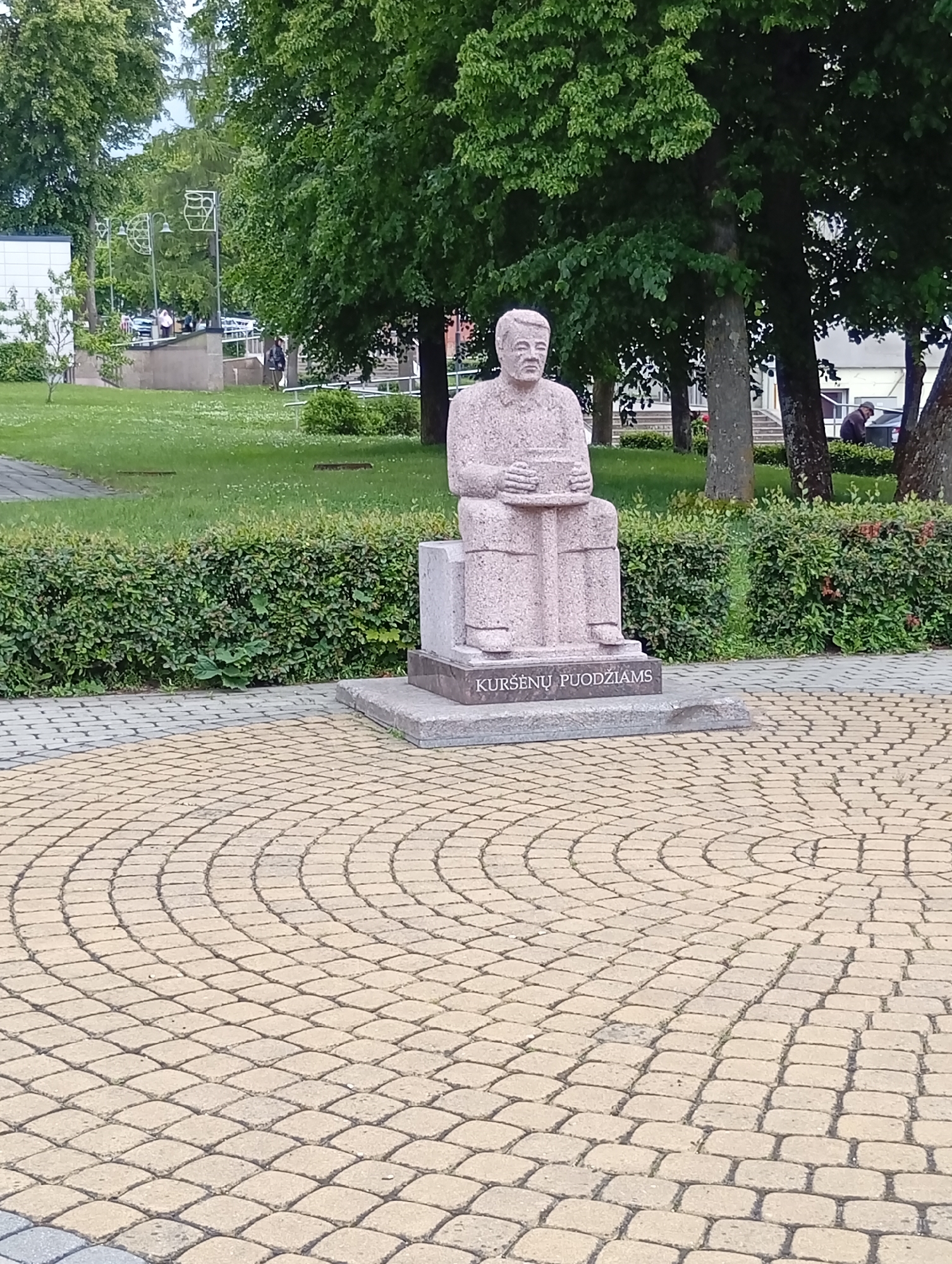 Morning stroll through Kuršėnai town center and local landmarks