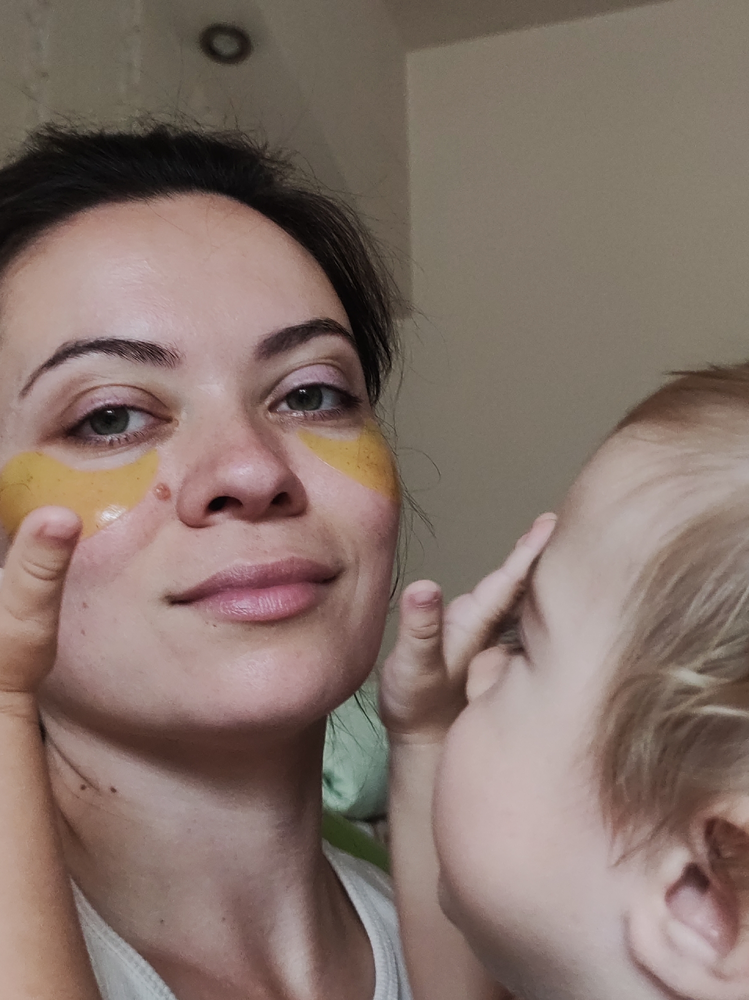 Lazy morning at home in Chaikovsky with skincare, a poodle, and a toddler