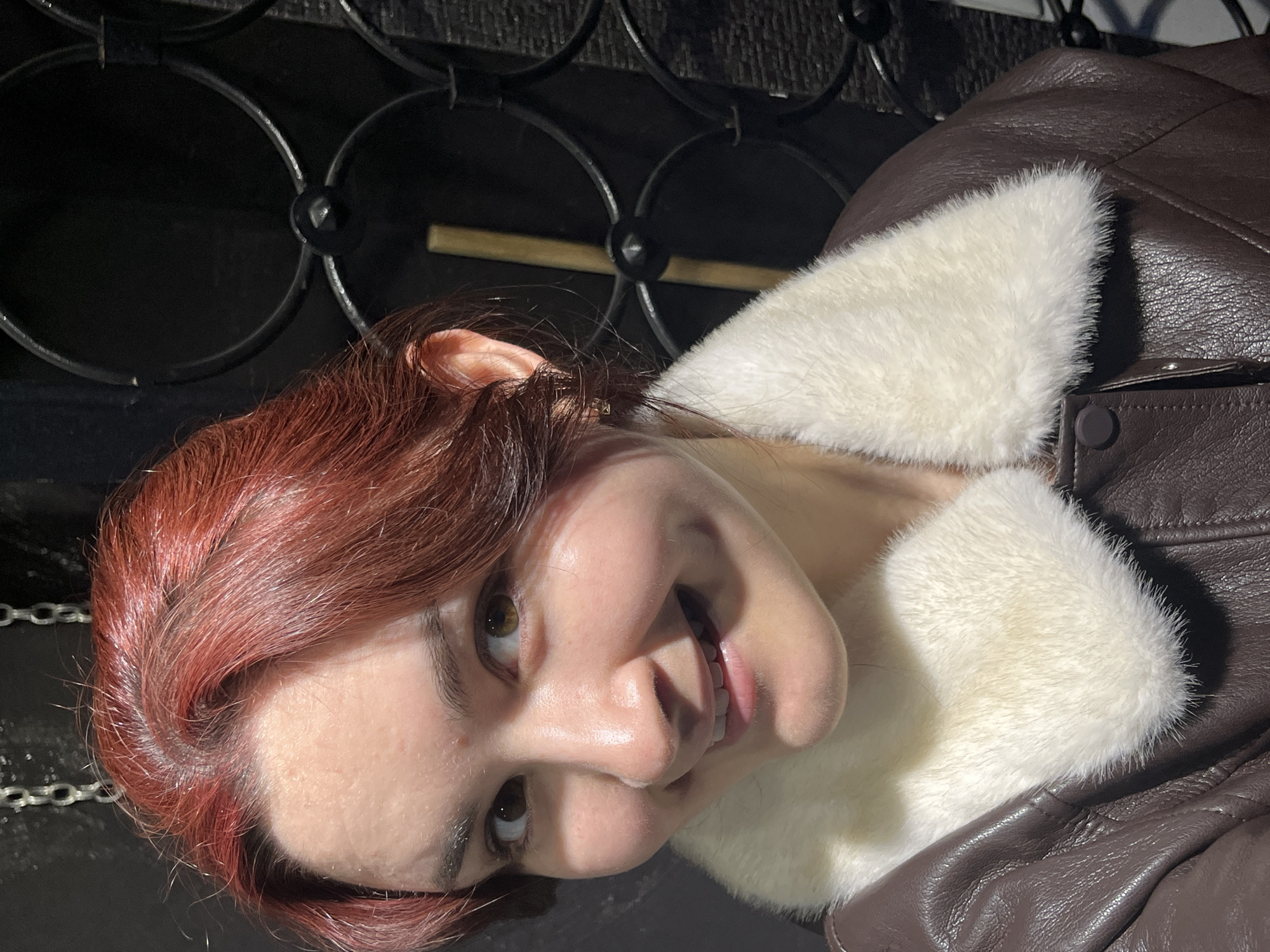 Woman documents beauty salon visit with selfies in Neftekamsk