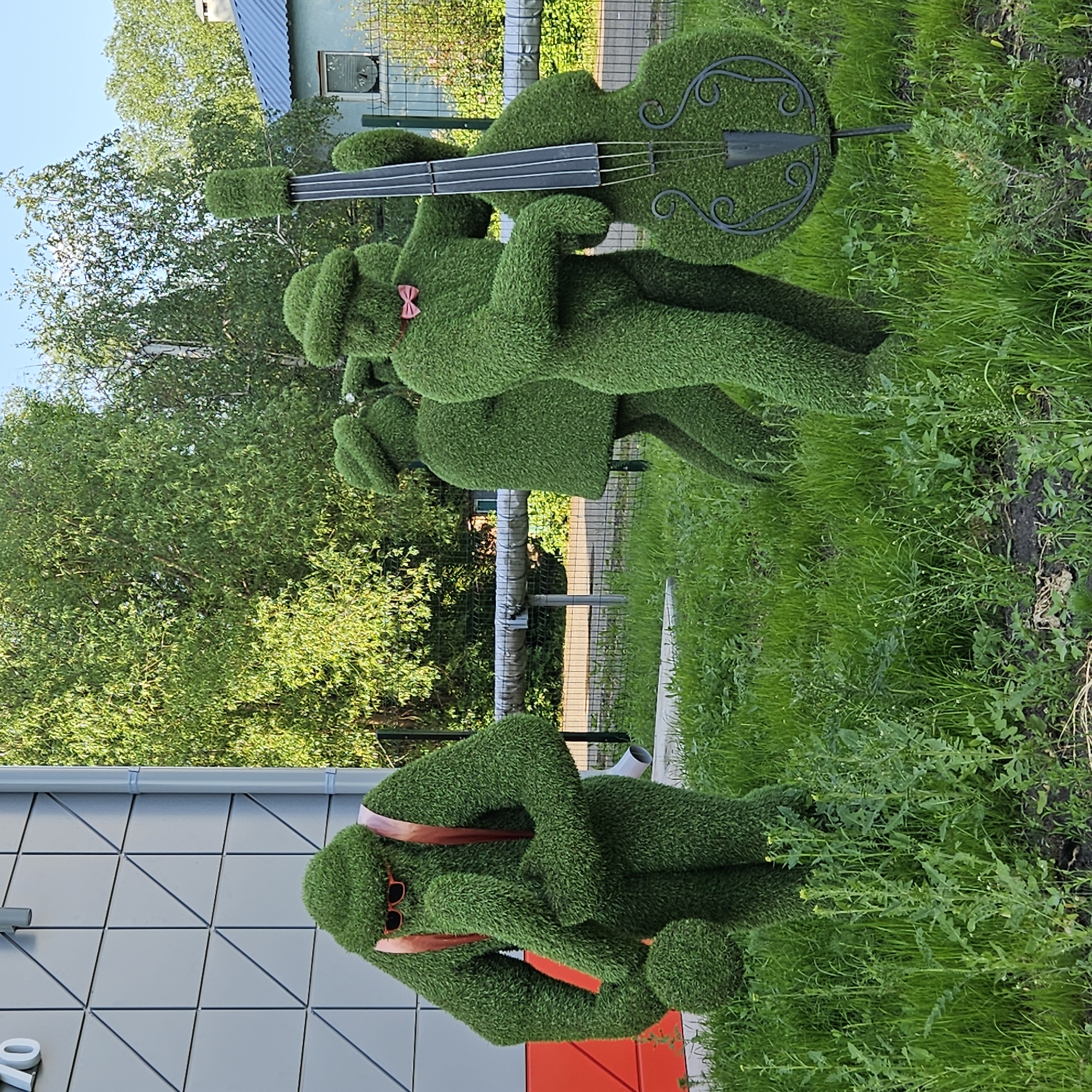 Topiary sculptures spotted outside Russian residential building