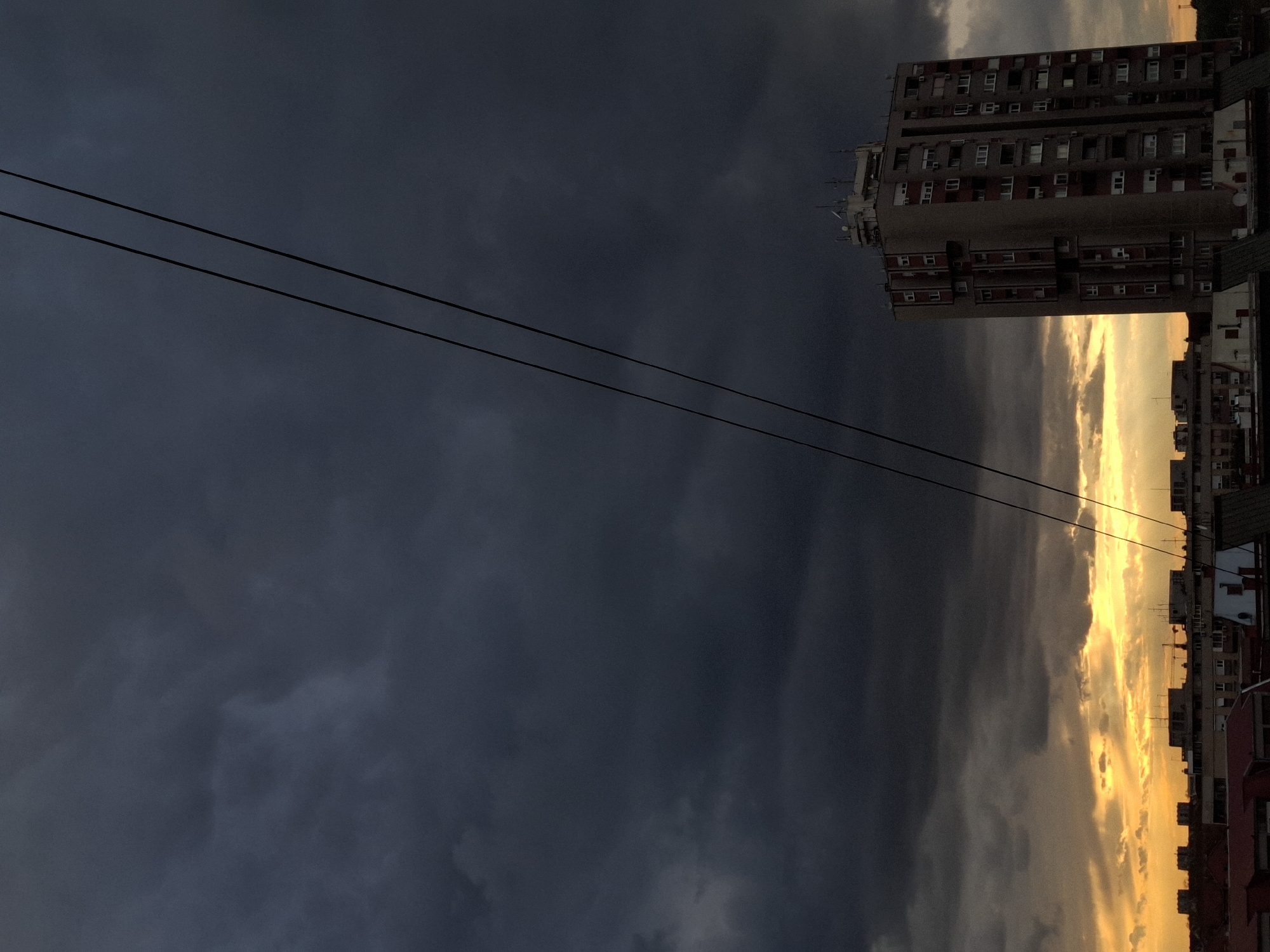 Dramatic sunset observed across Novi Sad residential districts