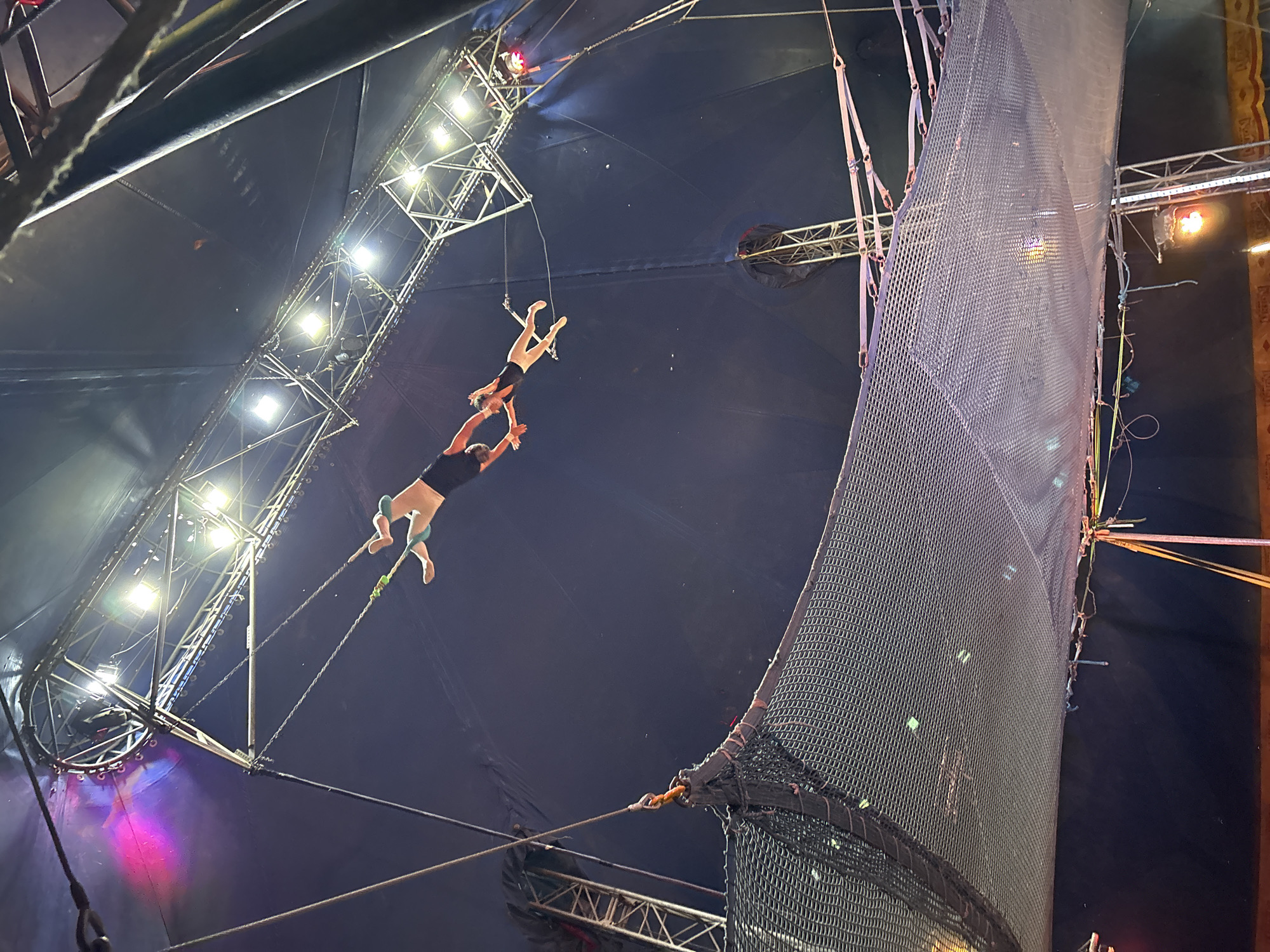 Trapeze artists perform aerial acts at Tejalpa circus show