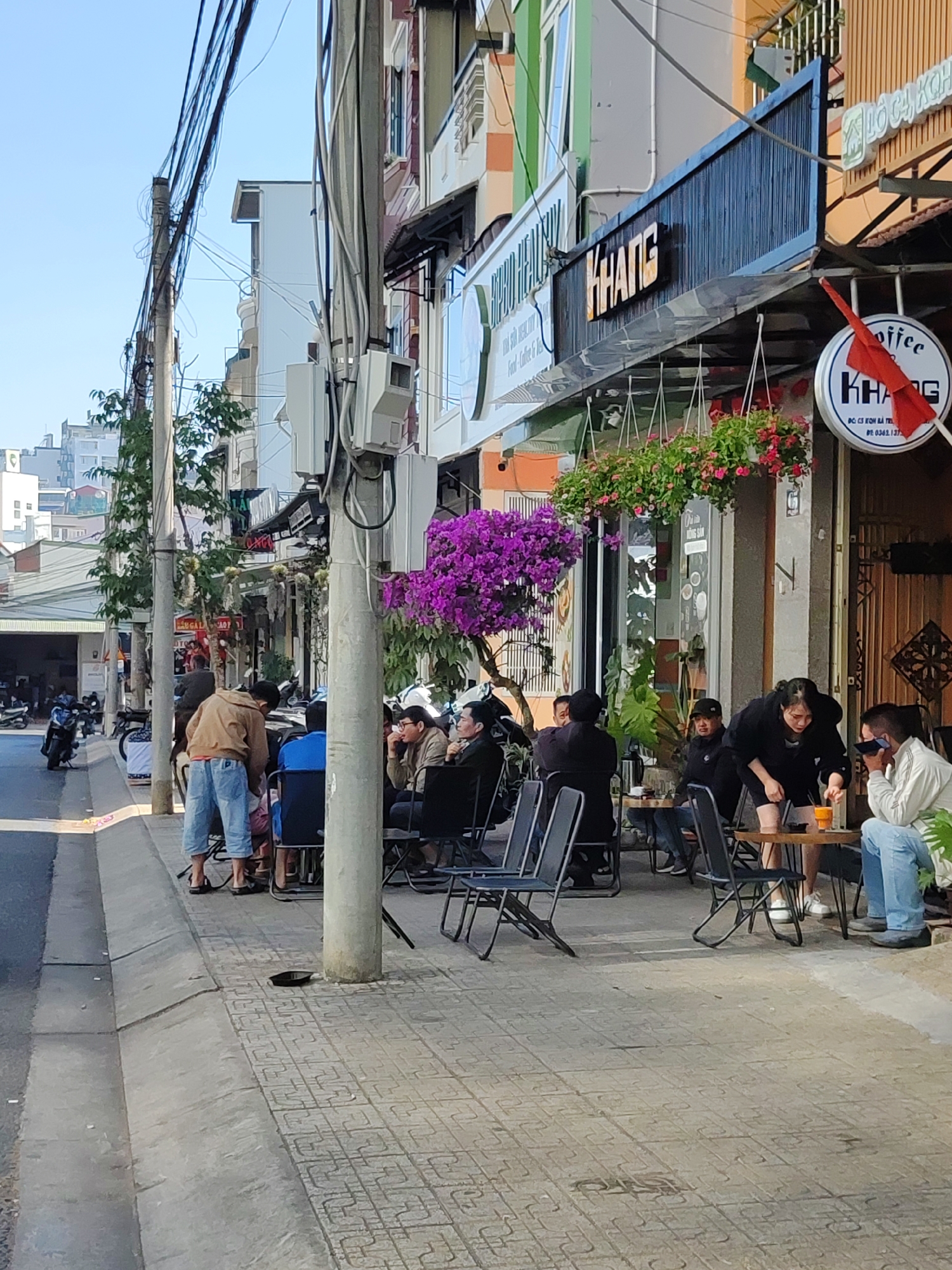 Early morning dining scene captured at Da Lat café