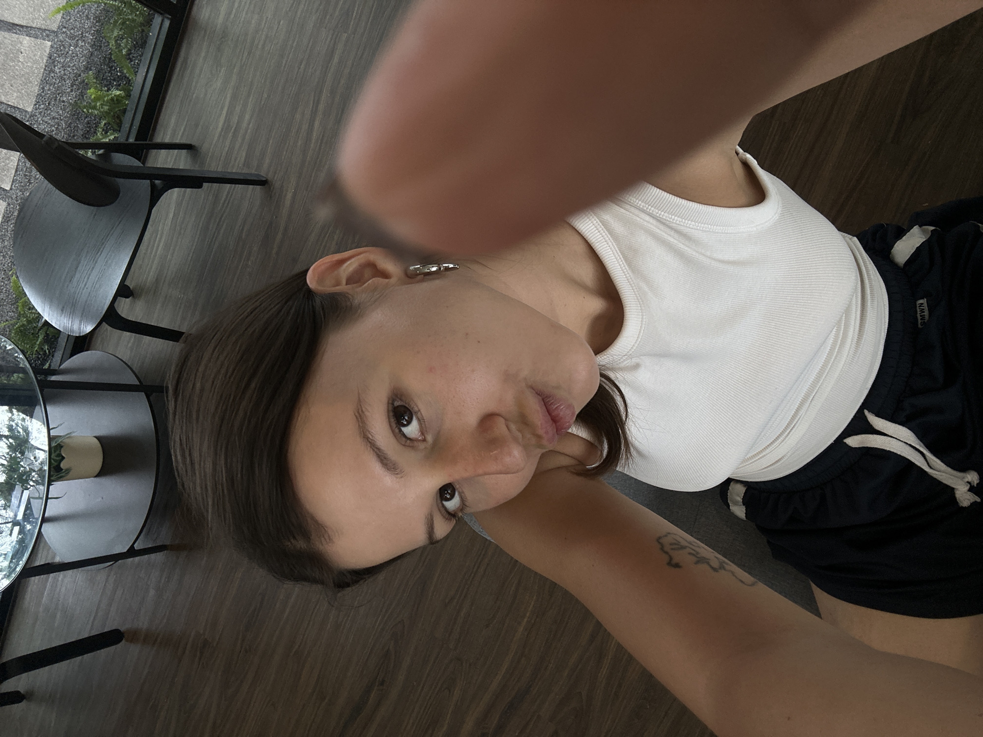 Cafe hangout and selfies in Ko Kaeo, Thailand