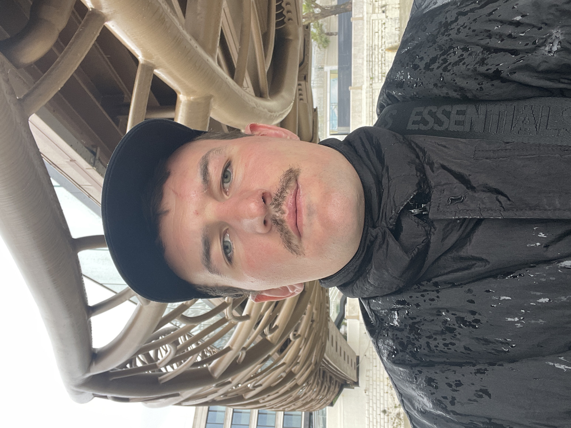 Individual spotted at multiple Sochi locations during afternoon walk