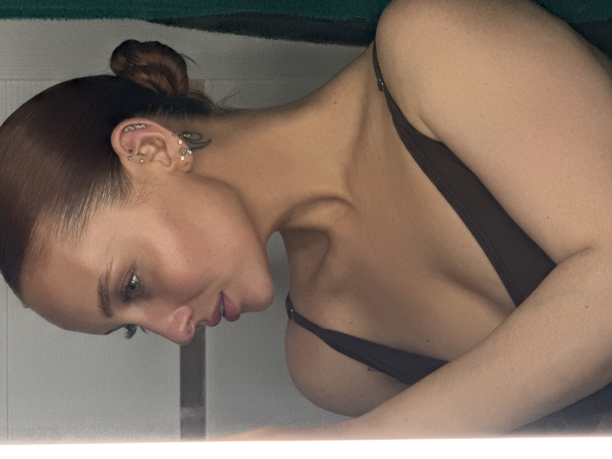 Woman takes bathroom selfie in Chaikovsky, Russia